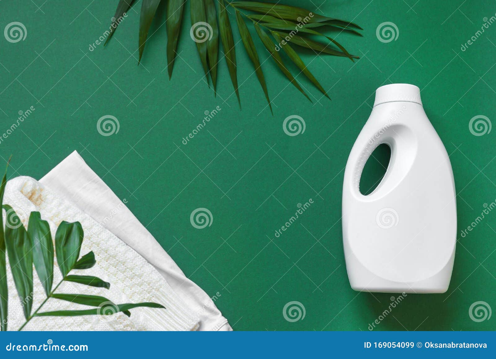 Detergente Para Ropa Ecológica Imagen de archivo - Imagen de botellas,  publicidad: 169054099