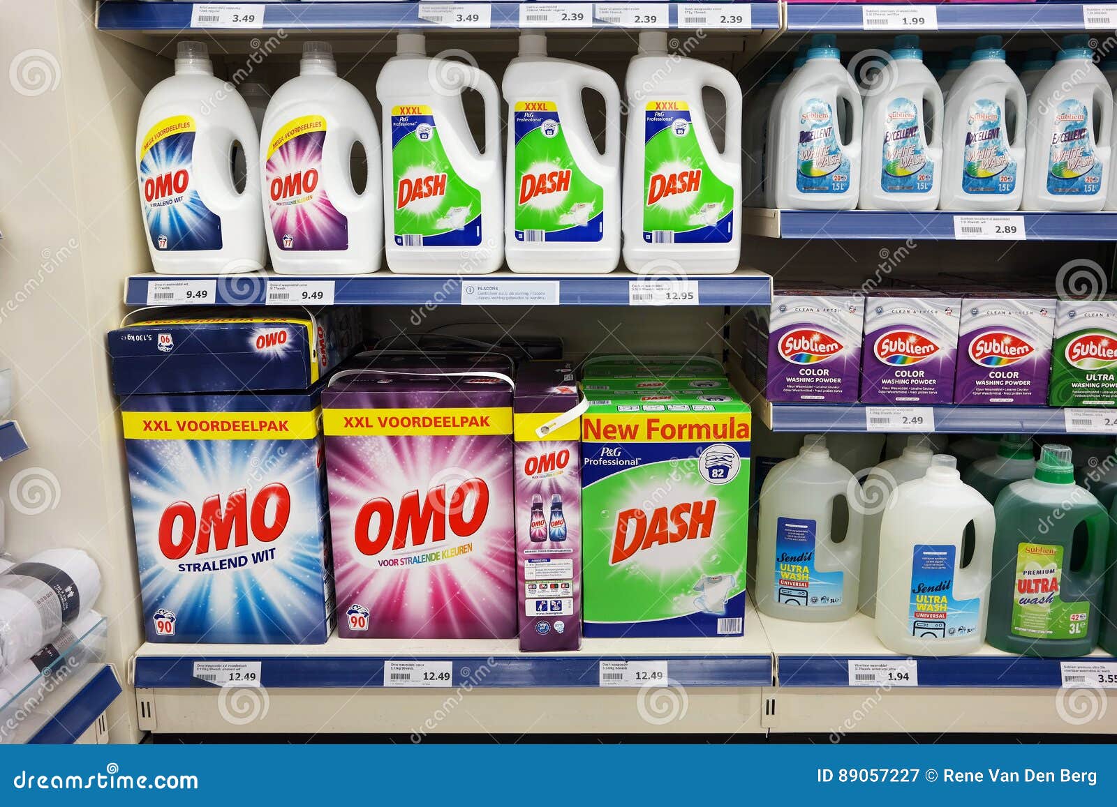 Detergentes Para Ropa En Una Tienda Fotografía editorial Imagen de