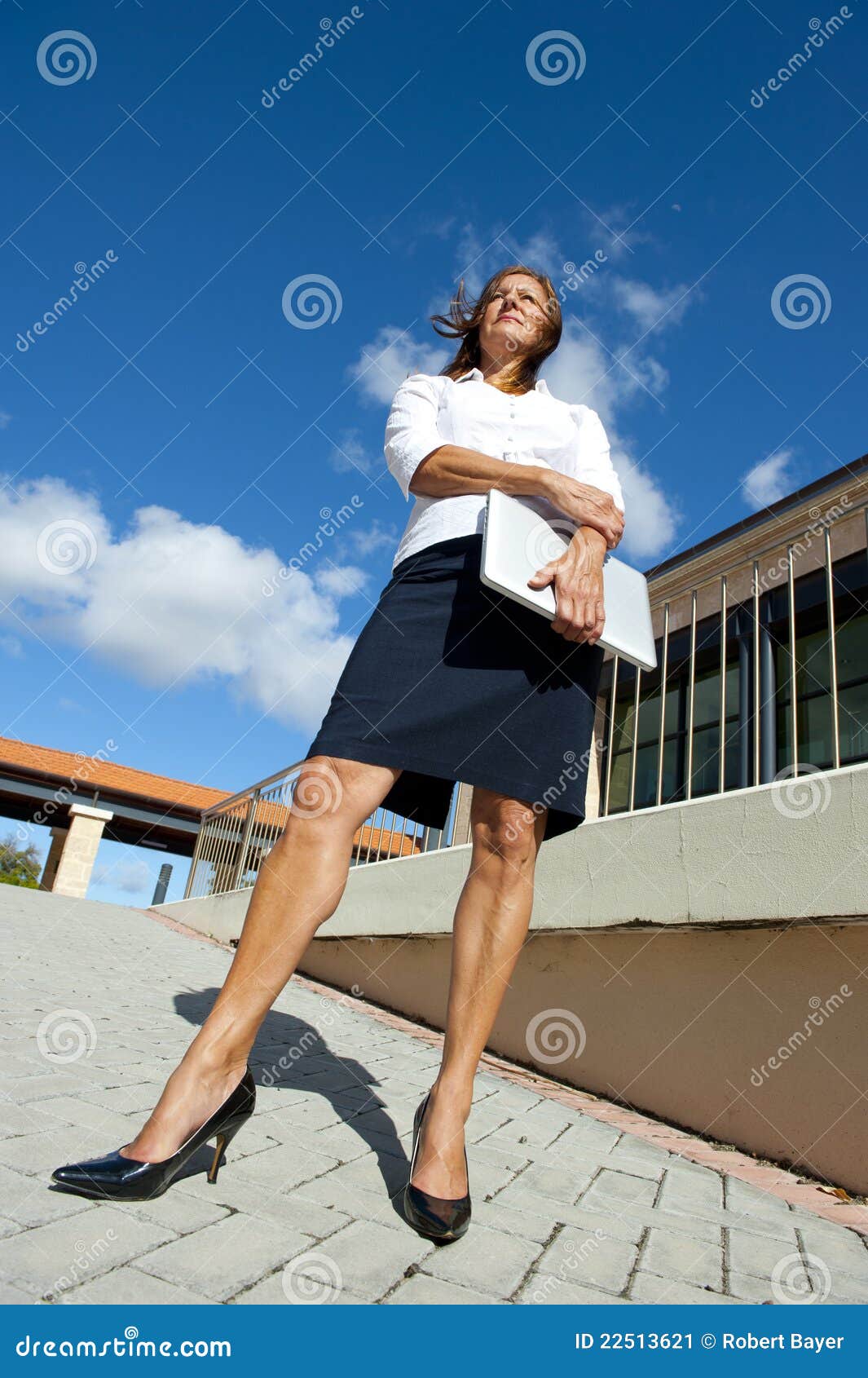 https://thumbs.dreamstime.com/z/determined-confident-businesswoman-22513621.jpg