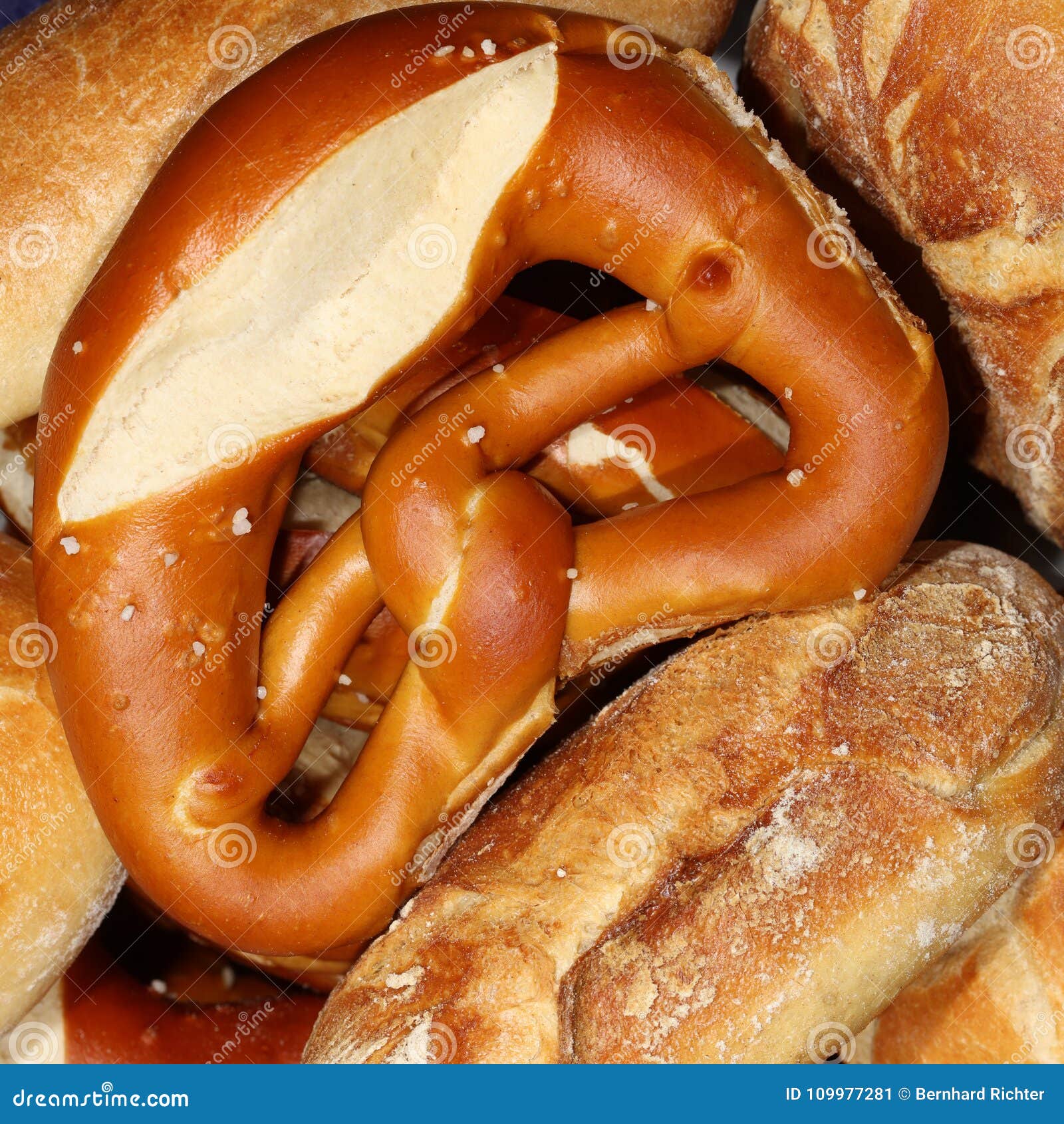 Deutsche Brezel Und Brötchen Rolls Stockbild - Bild von europa, deutsch ... Deutsche Brezel Und Brötchen Rolls Stockbild - Bild von europa, deutsch ...