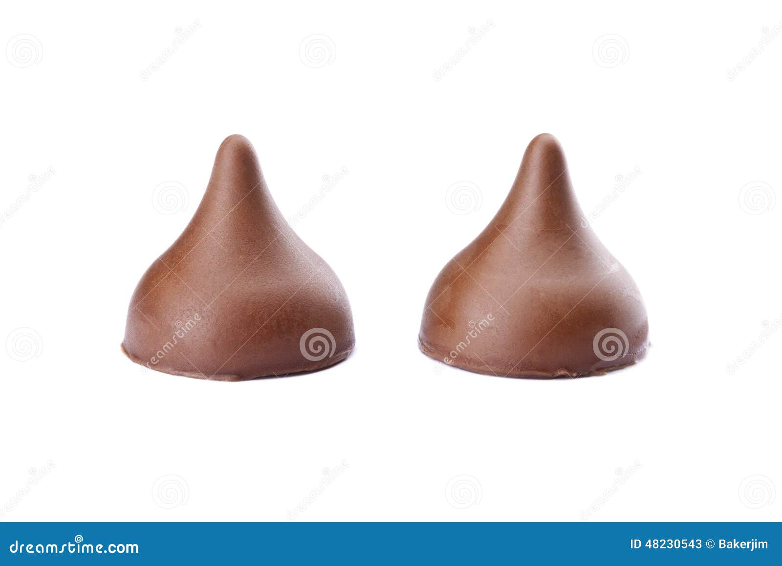 Deux baisers de chocolat sur le blanc