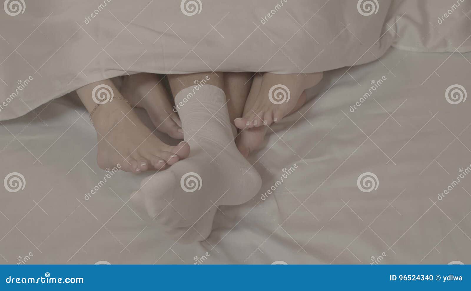 Costume de laçage des mains et des pieds attachés au lit des femmes, 
