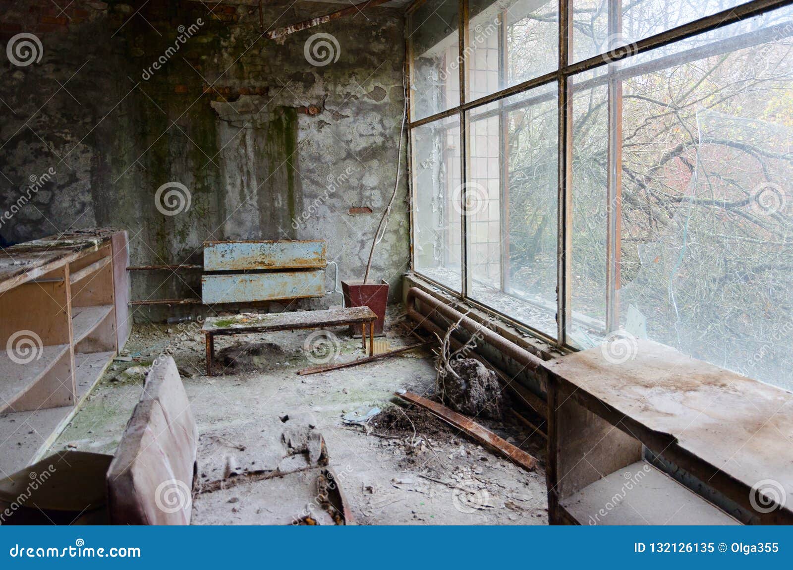 ukraine abandoned hospital hallway