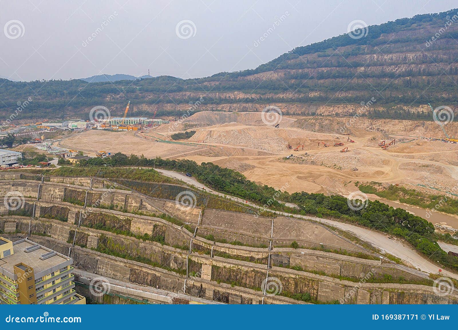 A Development of Anderson Road Quarry Site 29 Sept 2019 Editorial Photo Image of dust, mover