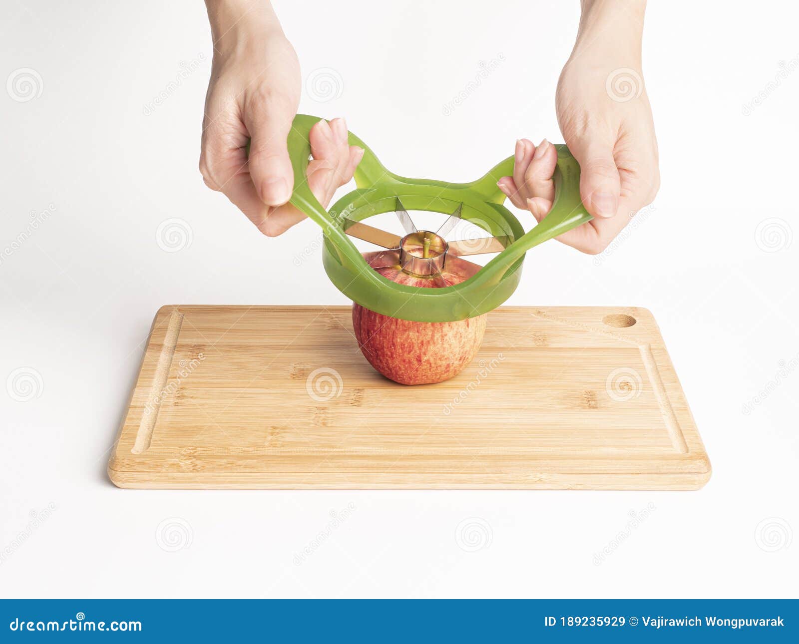 A Device for Quick Slicing Apples. Quick Apple Slicing. Sliced Apples