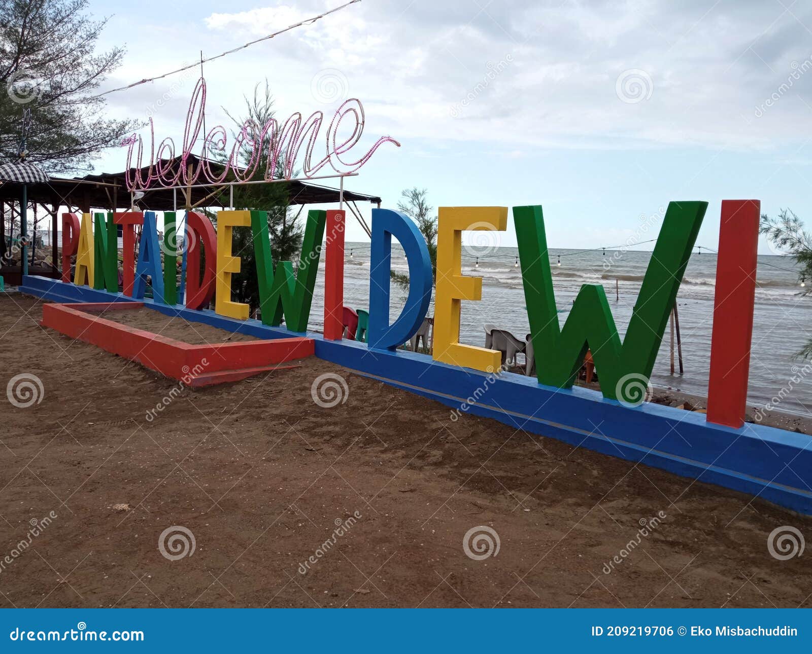 Balenciaga Spring 2004 Ready-to-Wear Fashion Show | Vogue, image size:1600x1290