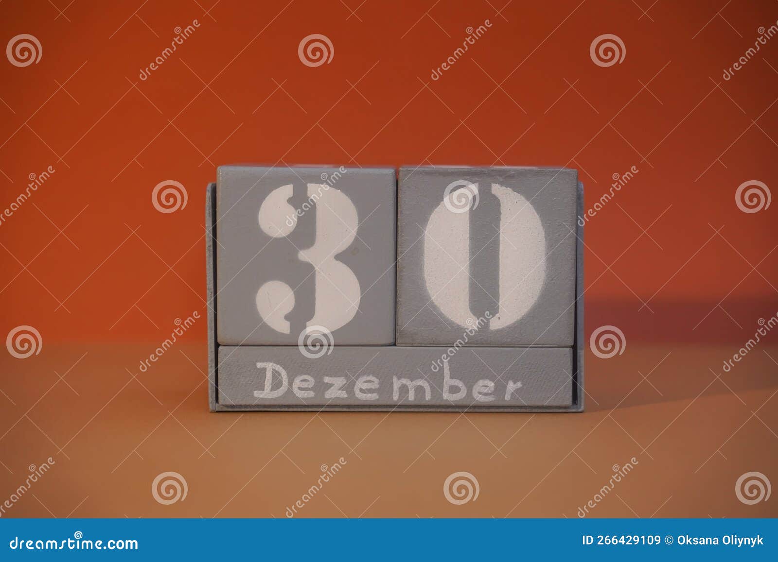 30 dezember on wooden grey cubes. calendar cube date 30 december. concept of date. copy space for text. educational cube