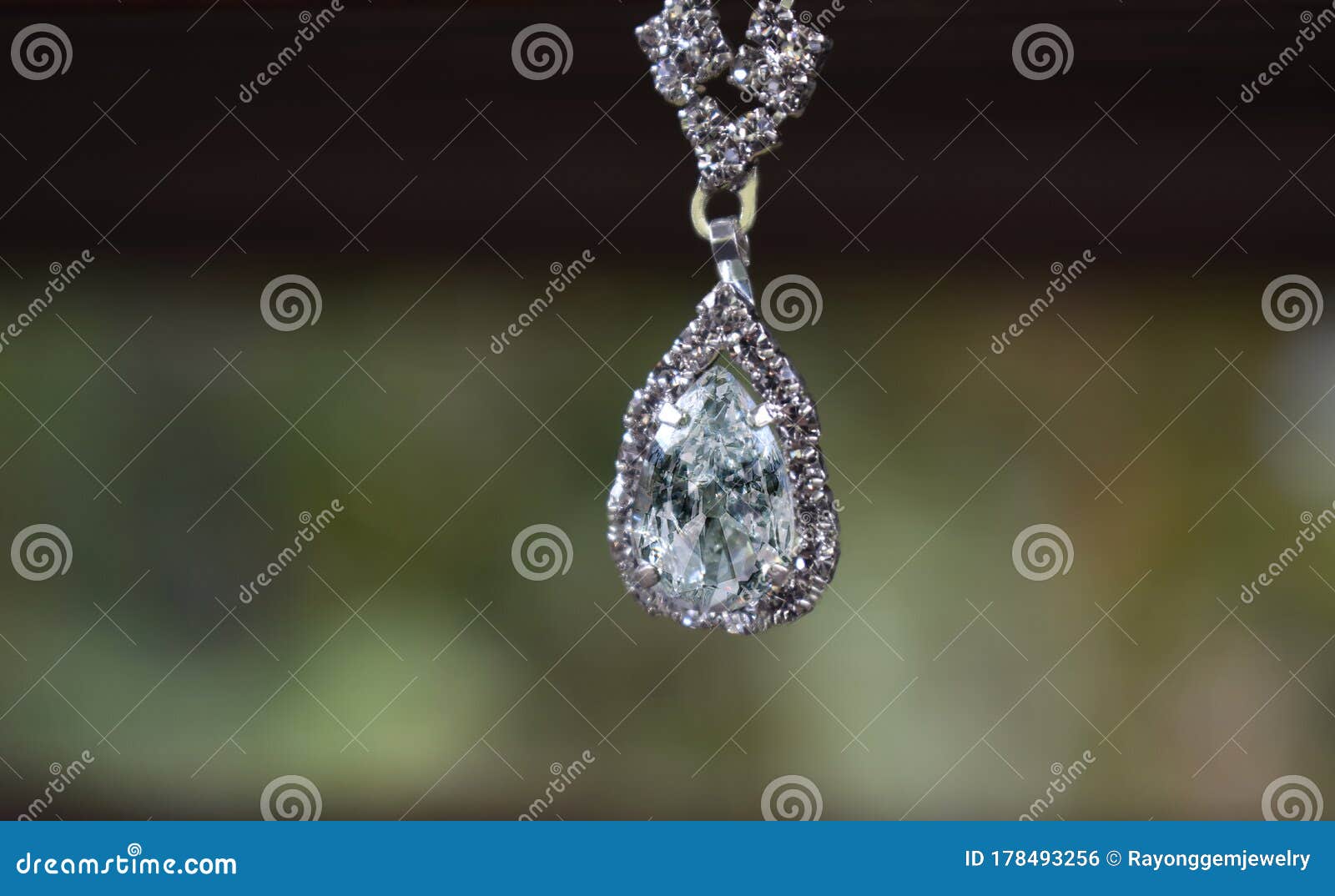 Diamond Necklace Set at Rs 35000/piece | Diamond Necklace Set in Delhi |  ID: 4074315248