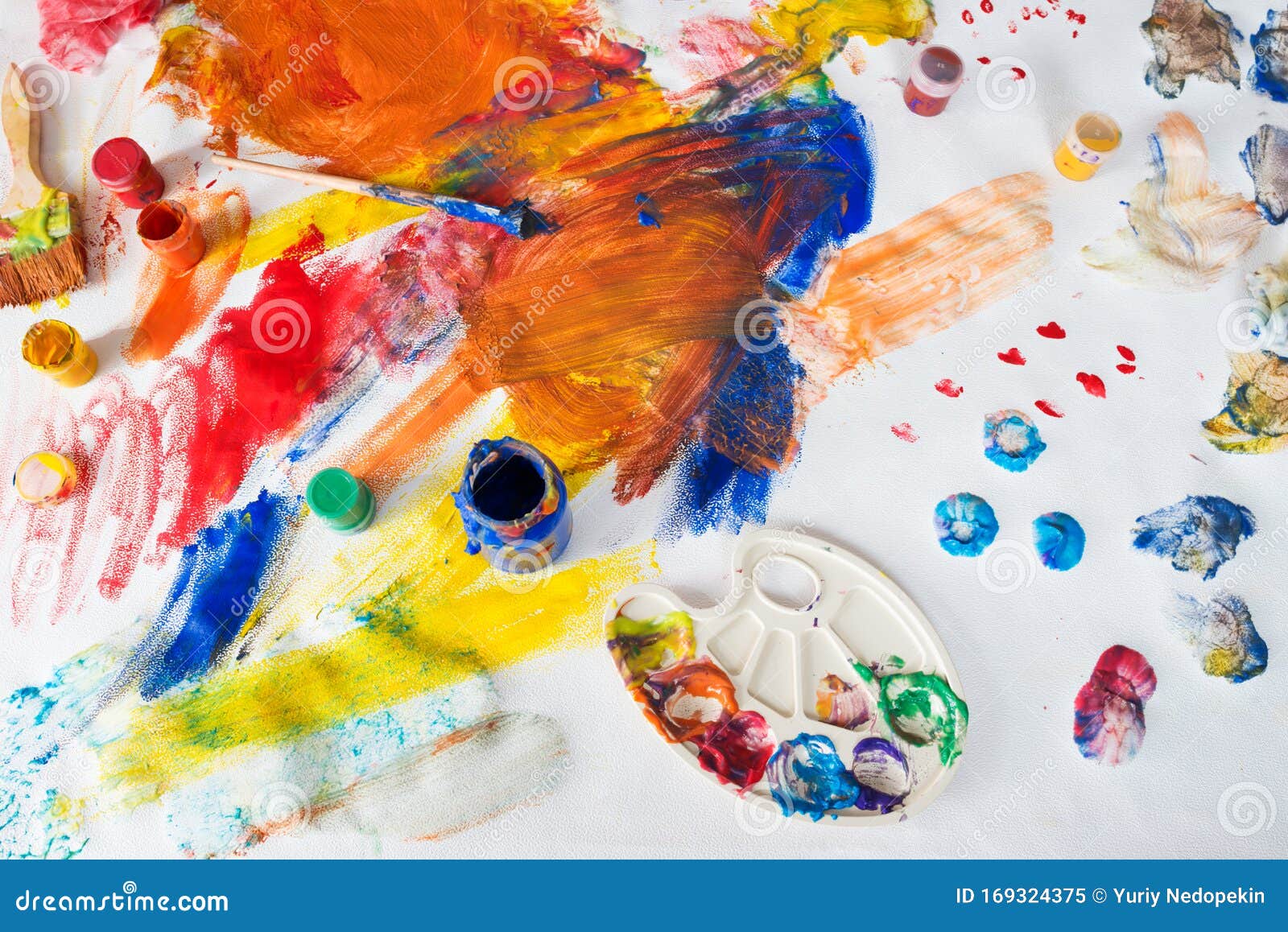 Dibujos Para Niños Con Pinturas, Pinceles Y Paletas Imagen de archivo - Imagen de verde, equipo: 169324375 Dibujos Para Niños Con Pinturas, Pinceles Y Paletas Imagen de archivo - Imagen de verde, equipo: 169324375