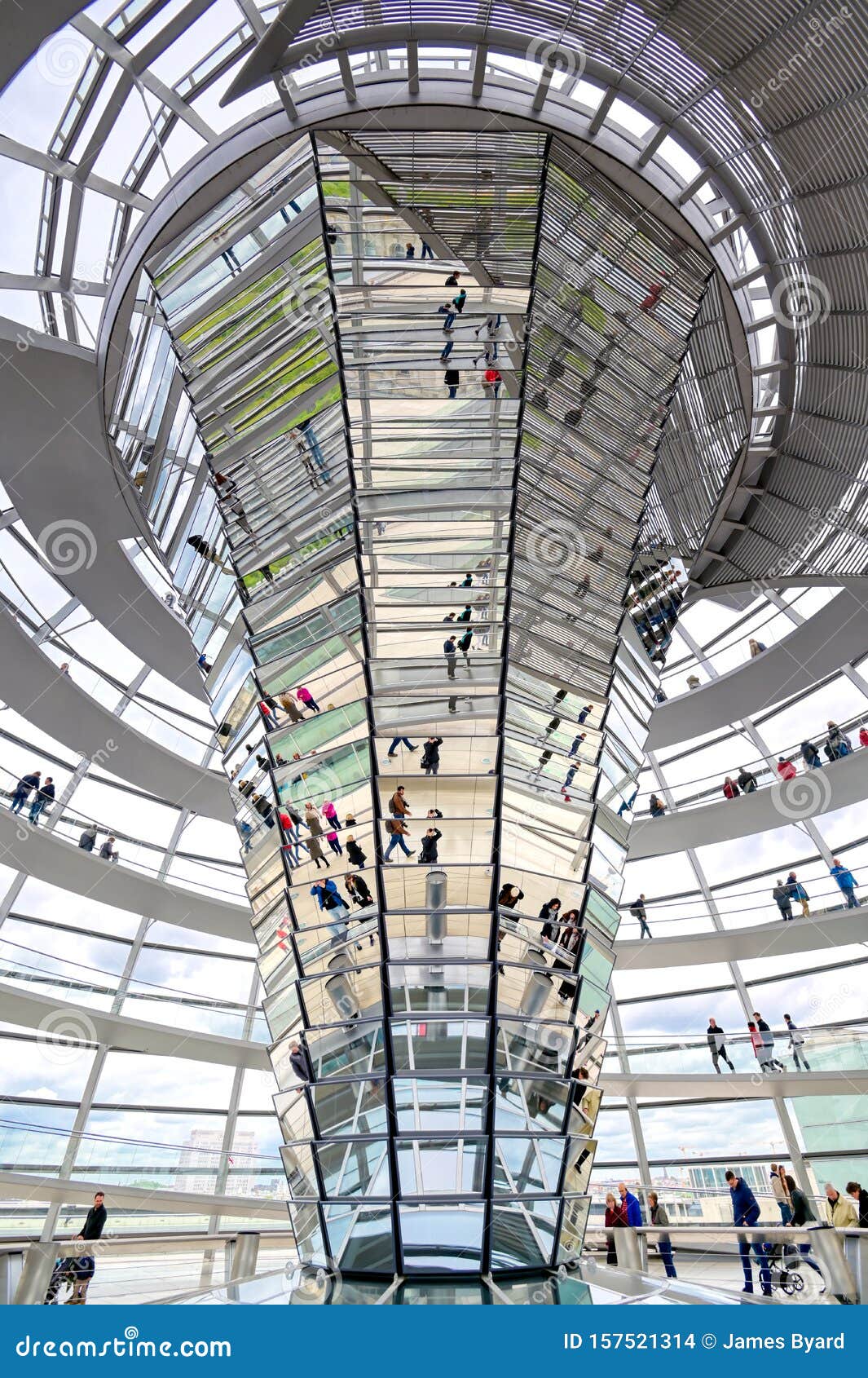Die Glaskuppel Im Reichstagsgebude In Berlin Redaktionelles Stockbild