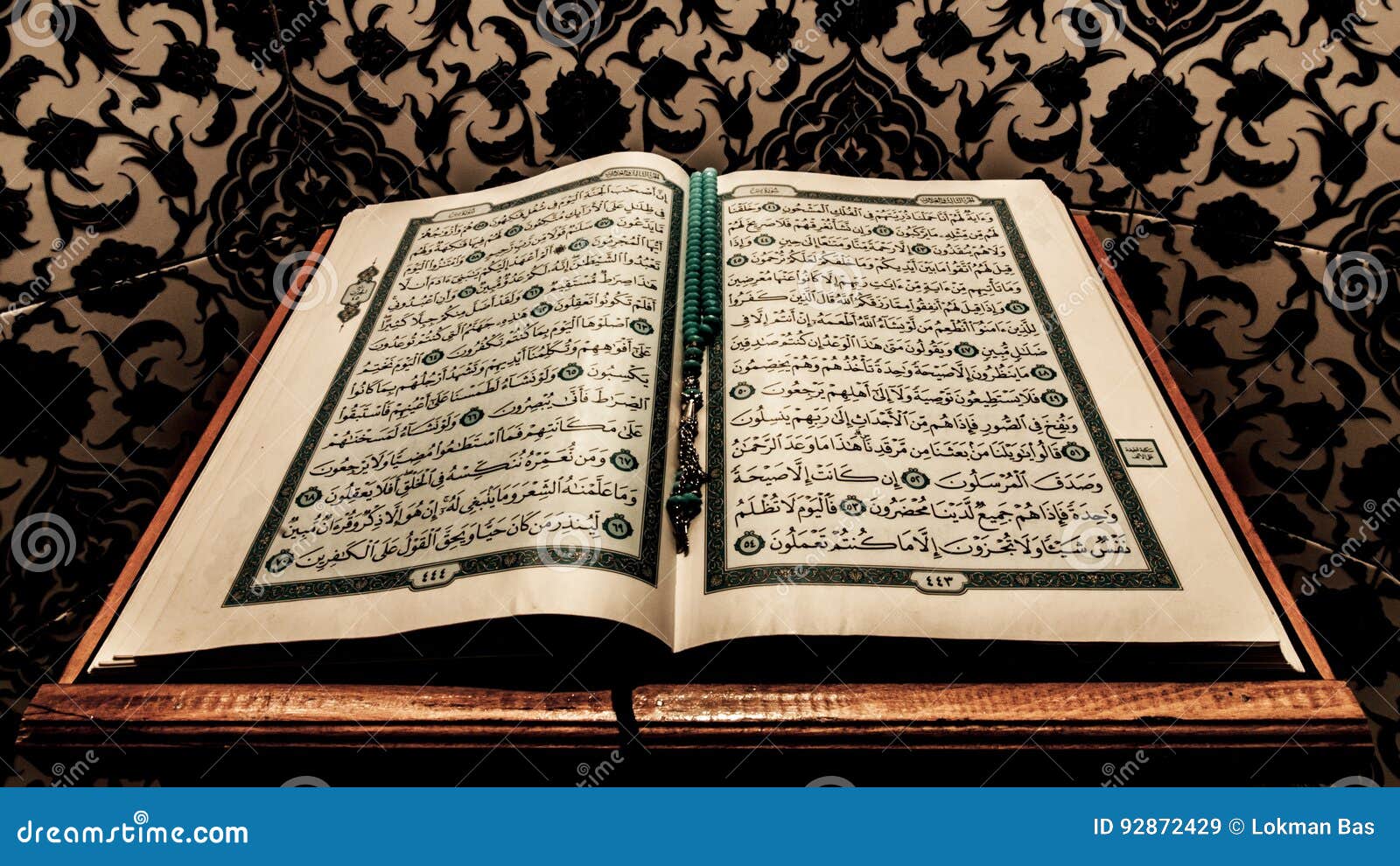 Die Heilige Schrift Von Moslems Stockbild Bild Von Kerzenlicht Verwendet 92872429