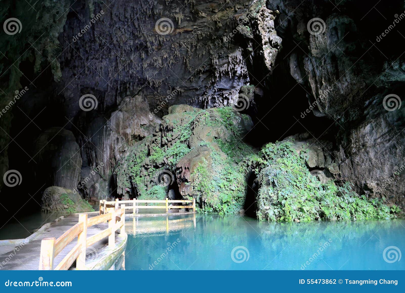 Die Karsthöhle in bama villiage, Guangxi, Porzellan Foto angenommen: Im September 2014