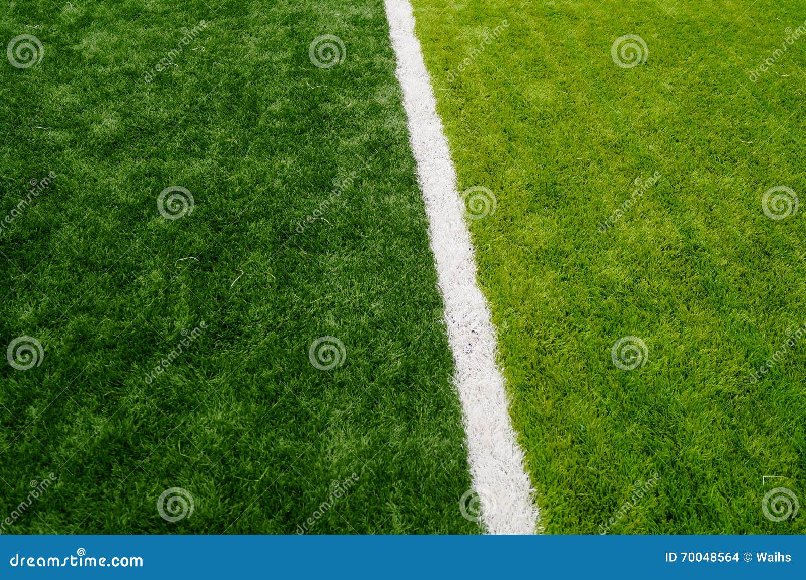 Die Neigung des Rasens stockfoto. Bild von porzellan 70048564