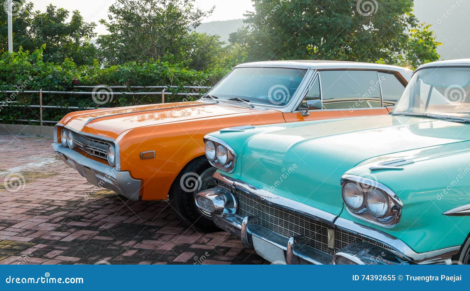 Die Oldtimer stockbild. Bild von hell, antike, hintergrund - 74392655