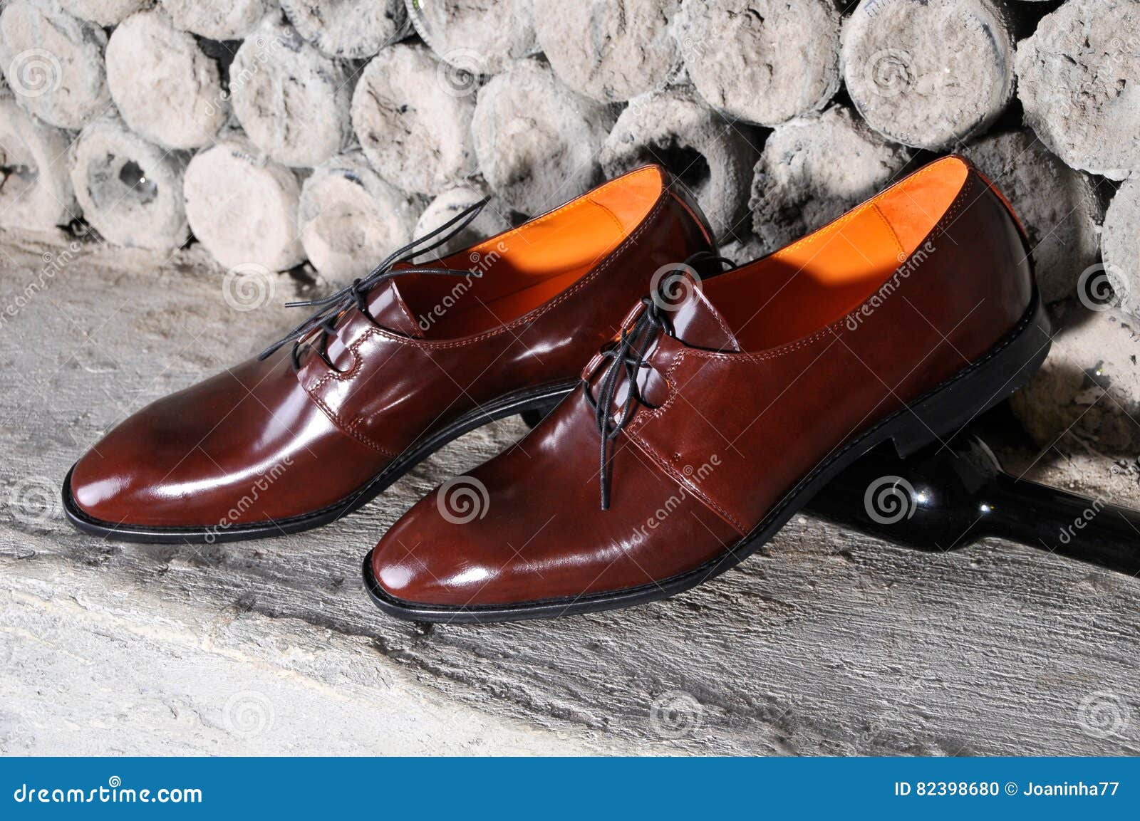 Die Schuhe Der Klassischen Glanzenden Braunen Manner Stockfoto Bild Von Schuhe Manner