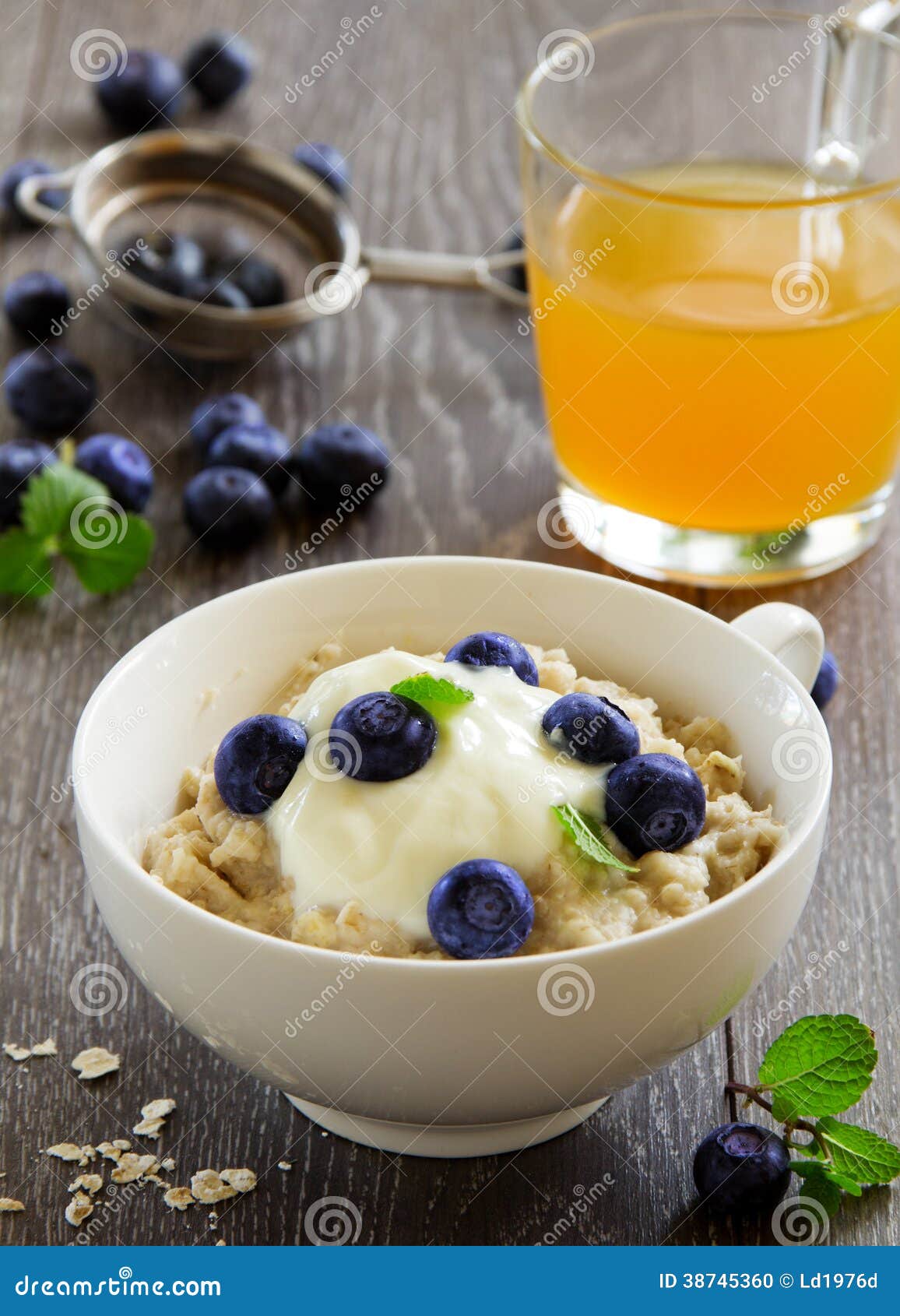 Diet oatmeal stock photo. Image of breakfast, vegetarian 38745360