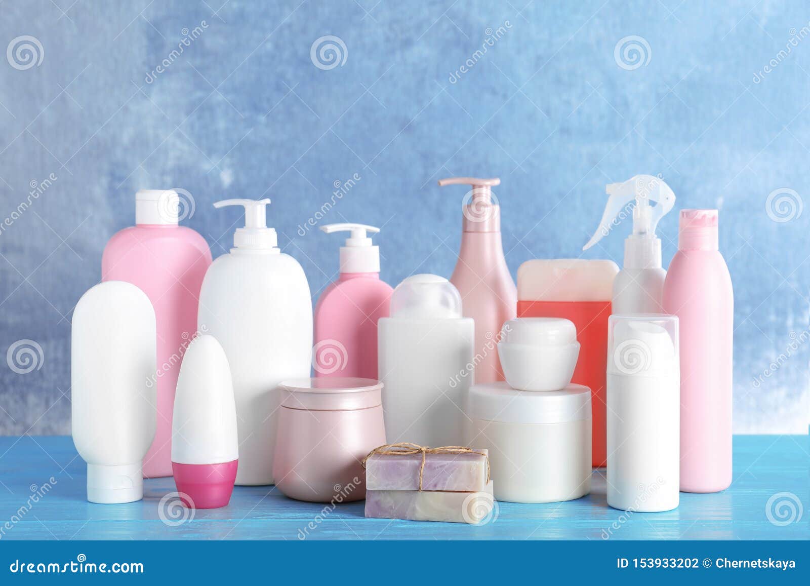 Differents Produits De Soin De Corps Sur La Table En Bois Photo Stock Image Du Bathroom Hygiene Differents Produits De Soin De Corps Sur La Table En Bois Photo Stock Image Du Bathroom Hygiene