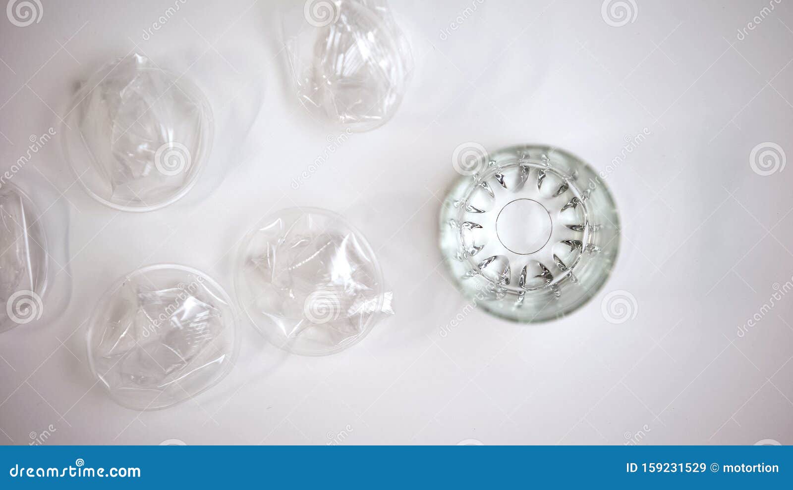 Difference between Plastic Cup and Water Glass, Reusable Drink Material