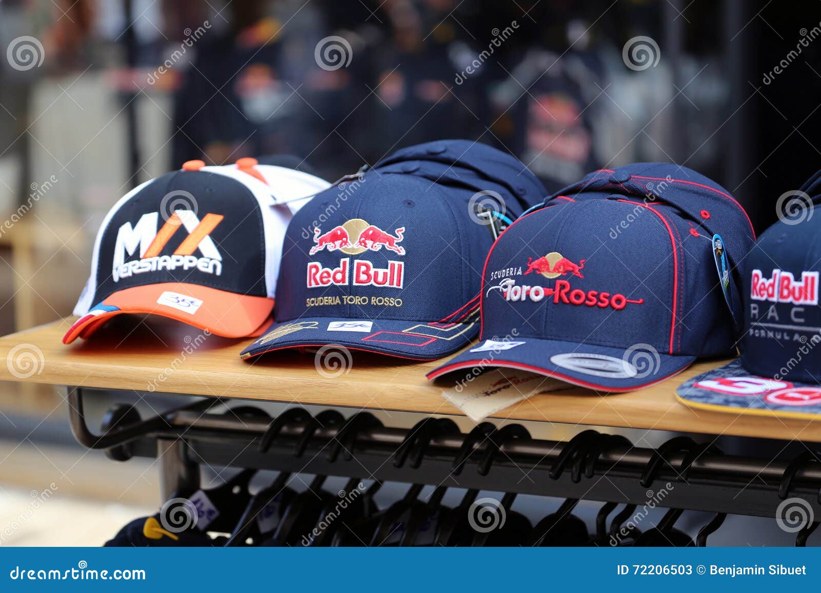 Wijzigingen van geïrriteerd raken Merg Different Caps of F1 Team for Sale Editorial Stock Photo - Image of  automobile, monte: 72206503