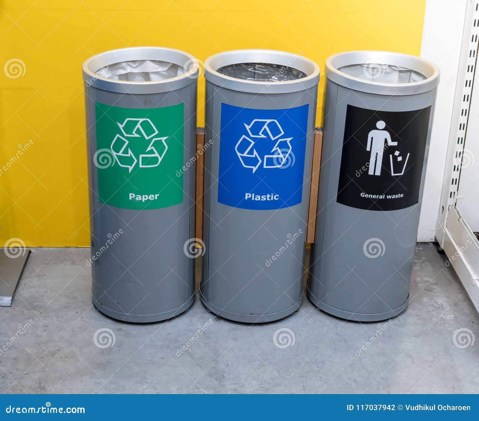 928 Perspective Trash Stock Photos Free & RoyaltyFree Stock Photos