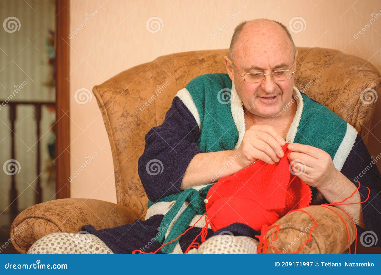 1,314 Old Man In Dressing Gown Stock Photos, High-Res Pictures, and Images  - Getty Images