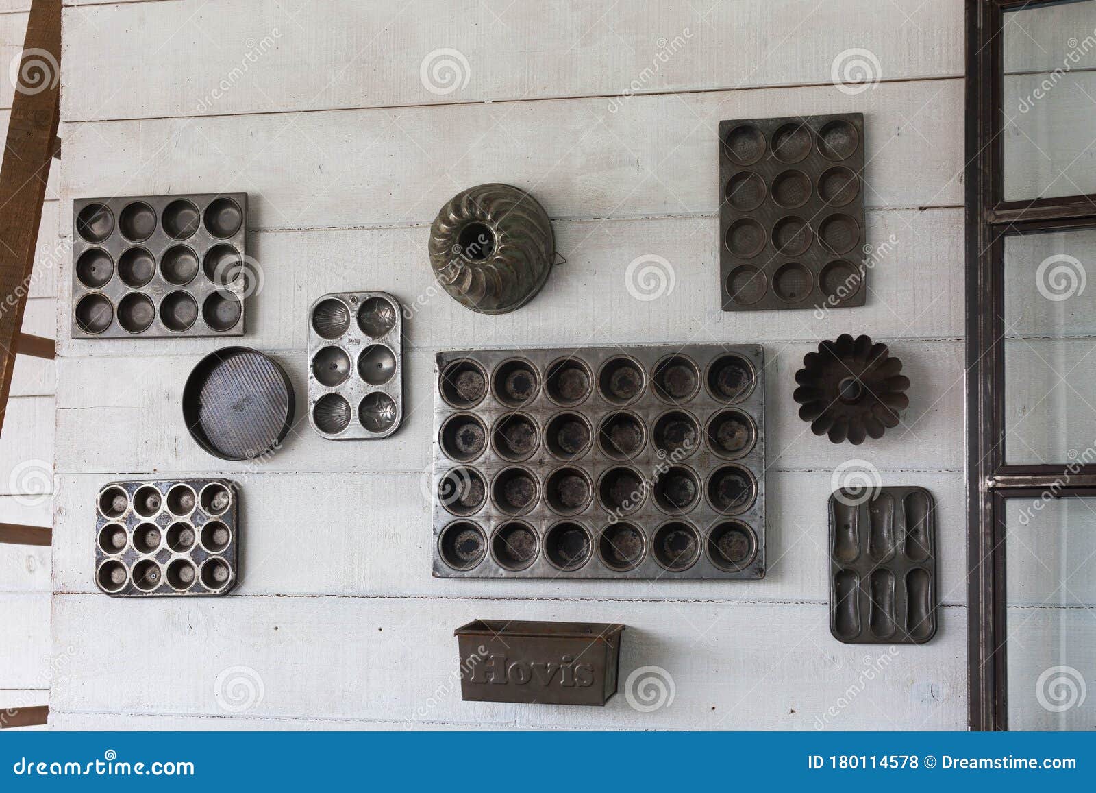 Different Types of Baking Pans and Moulds for Cake, Bread and Muffins