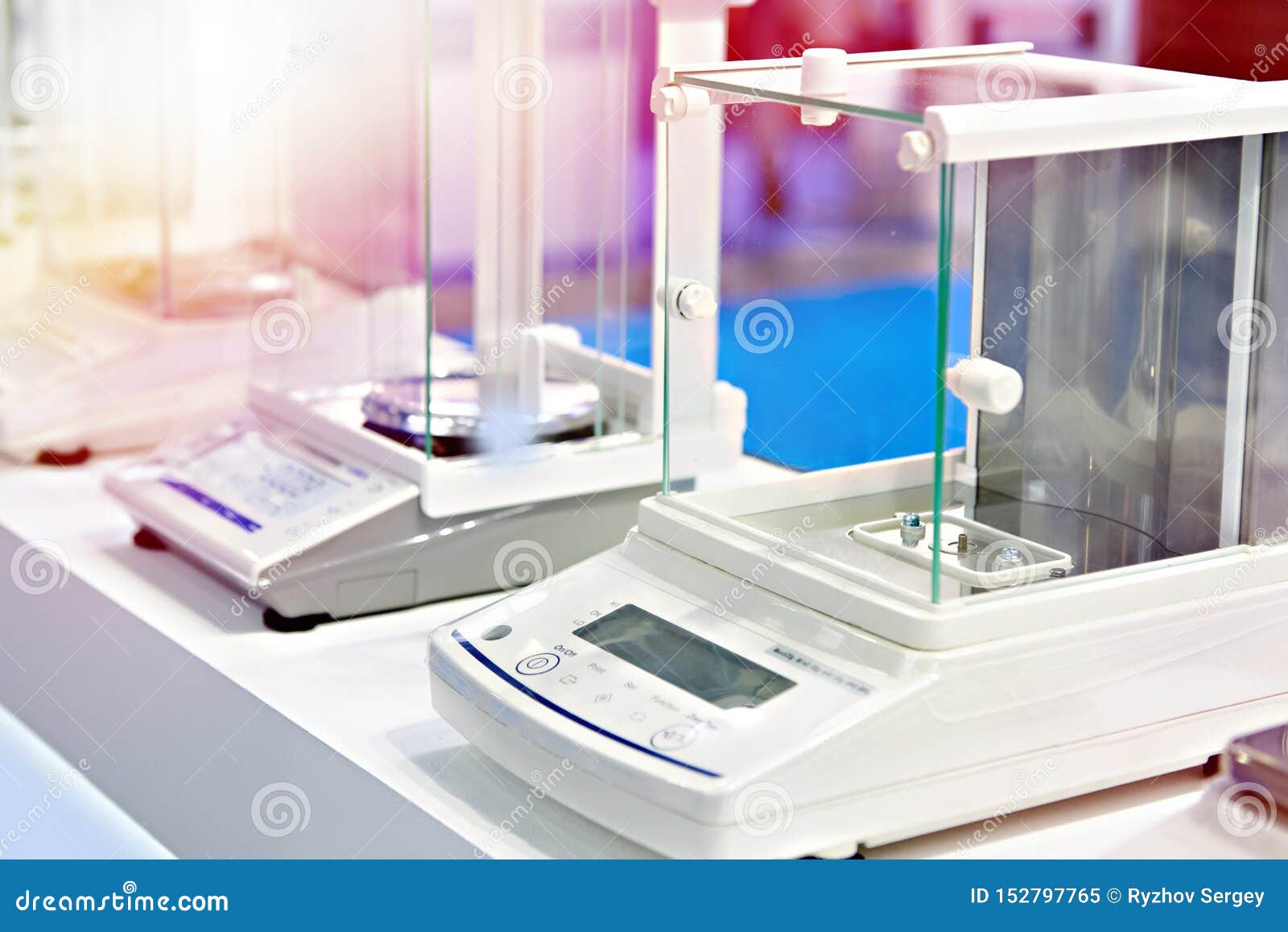 Digital analytical balance stock image. Image of chemistry 152797765