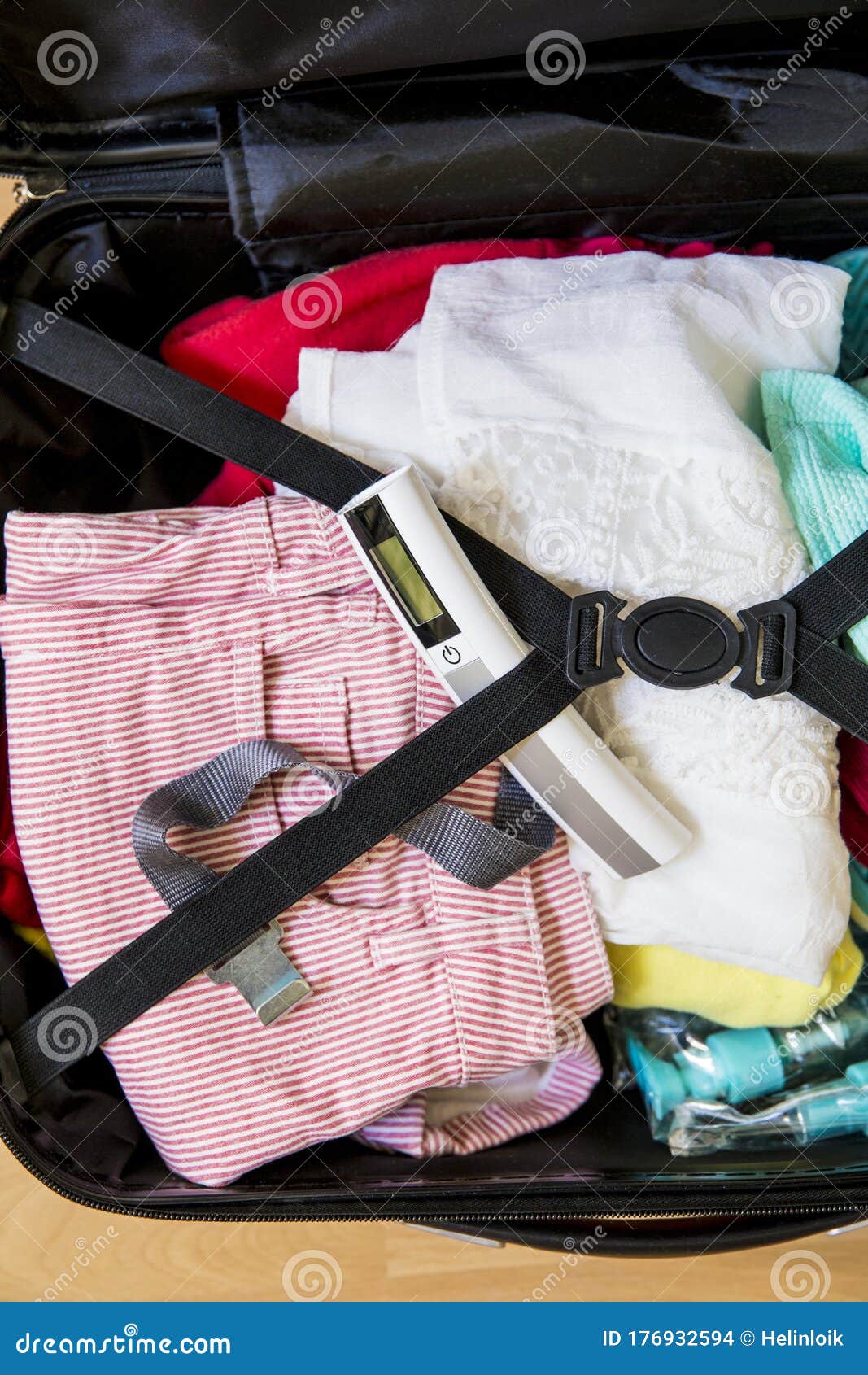 Woman Packing Digital Luggage Scale in Luggage To Avoid Overweight Baggage  in Airport Concept. Stock Image - Image of battery, autumn: 176387467