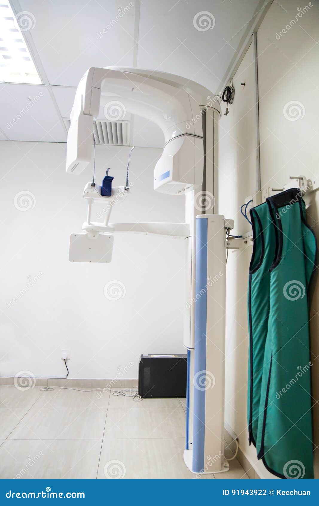 Digital Panoramic Xray Dental Machine and Protection Vest with Stock