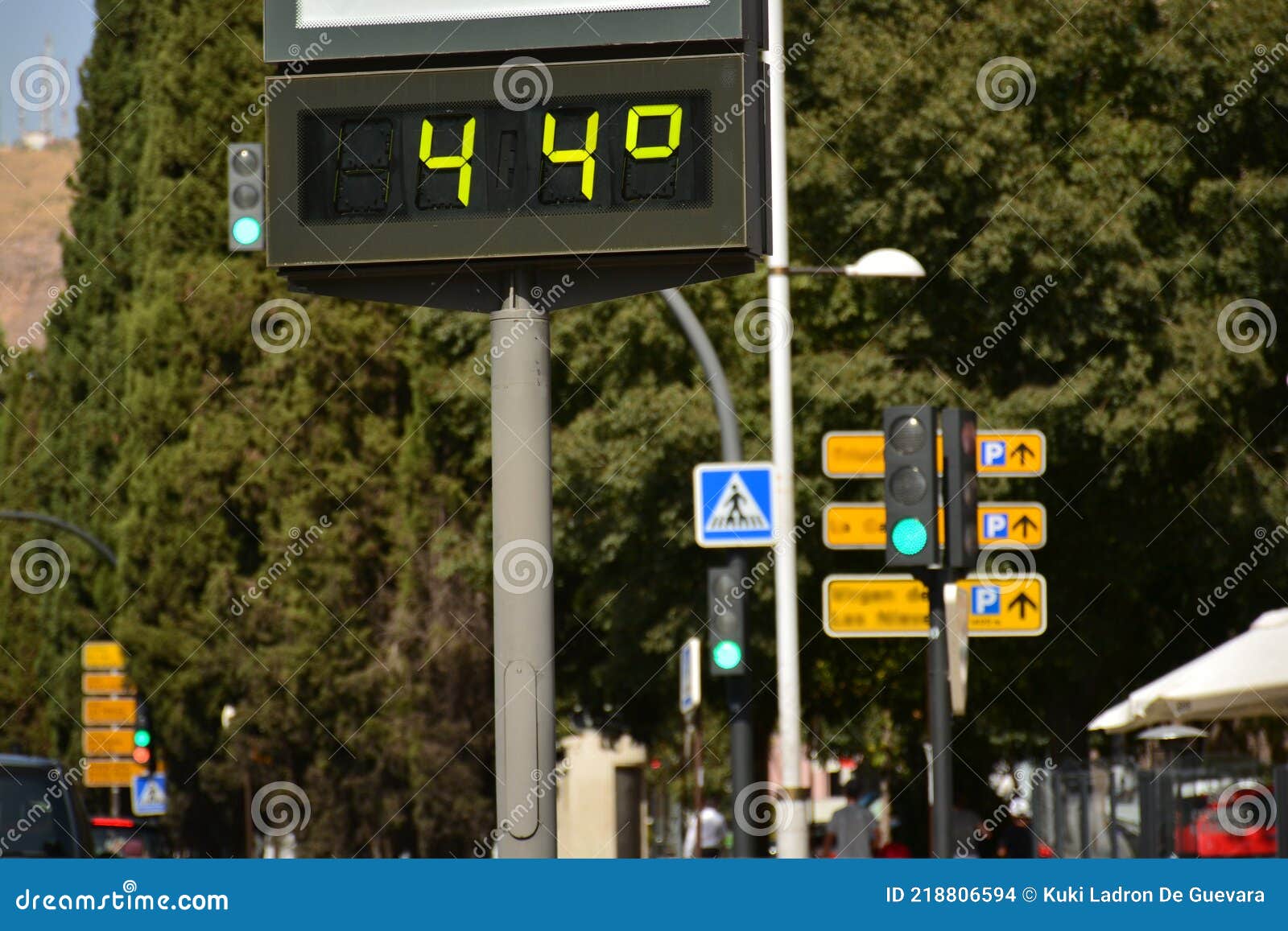 street thermometer marking 44 degrees