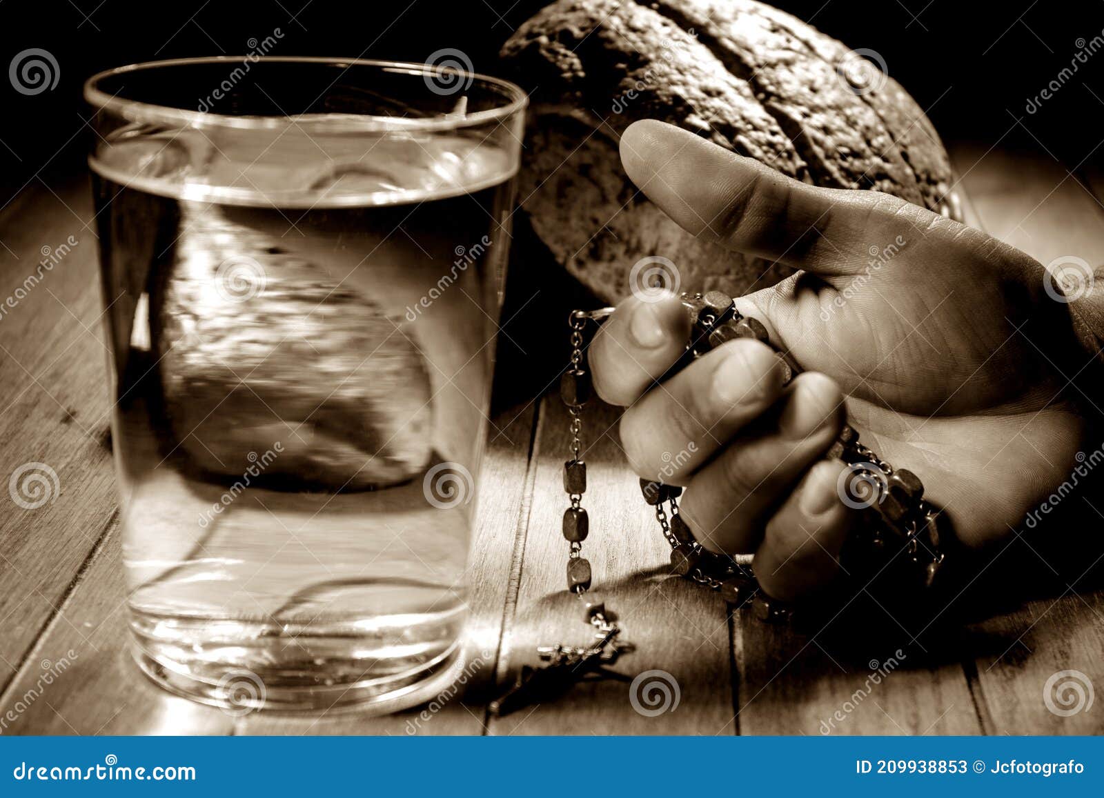 Digiuno Pane E Acqua Testimonianze Digiuno per pane e acqua immagine stock. Immagine di disciplina - 209938853