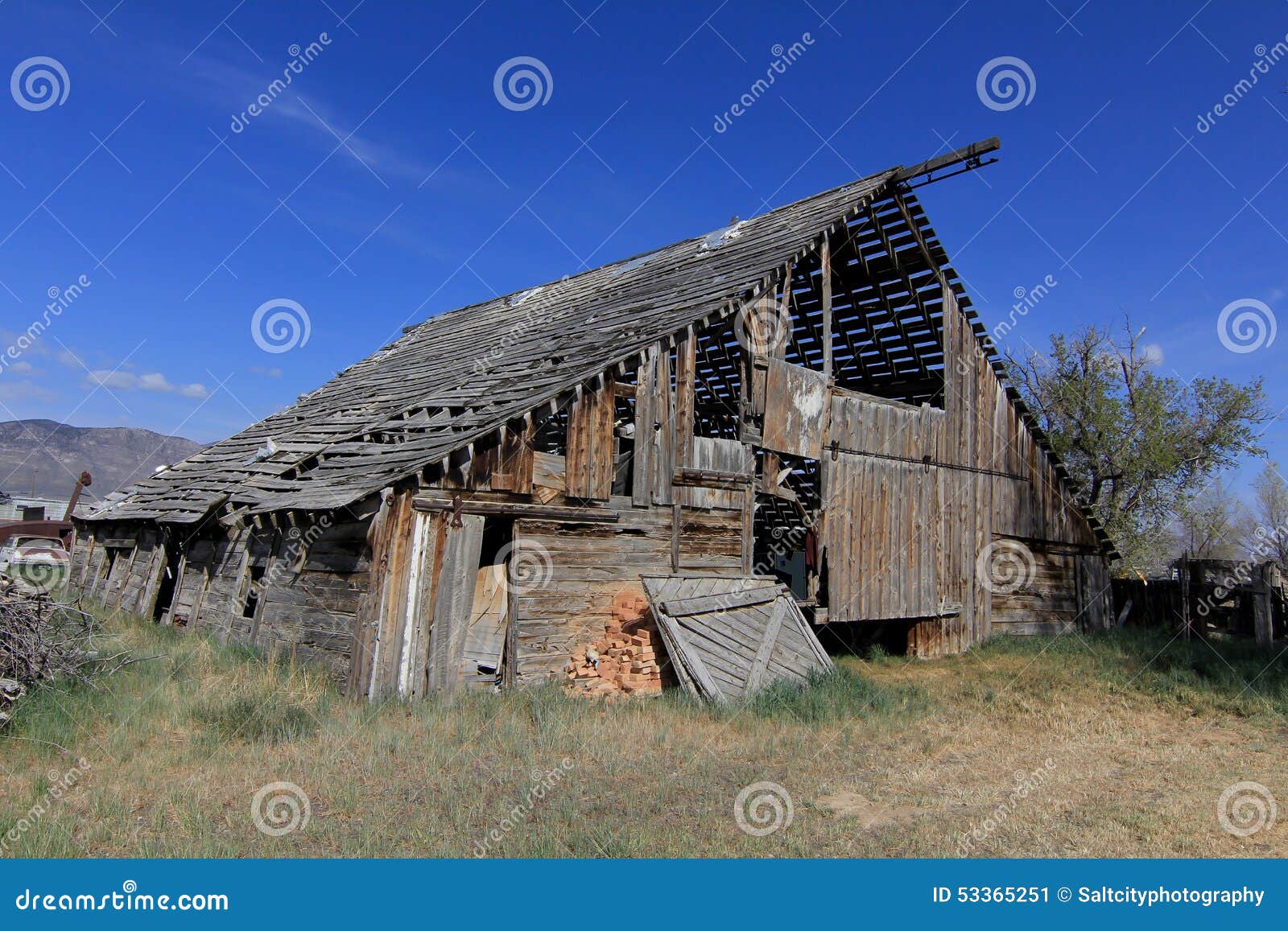 Dilapidated Barn stock image. Image of pattern, nail 53365251