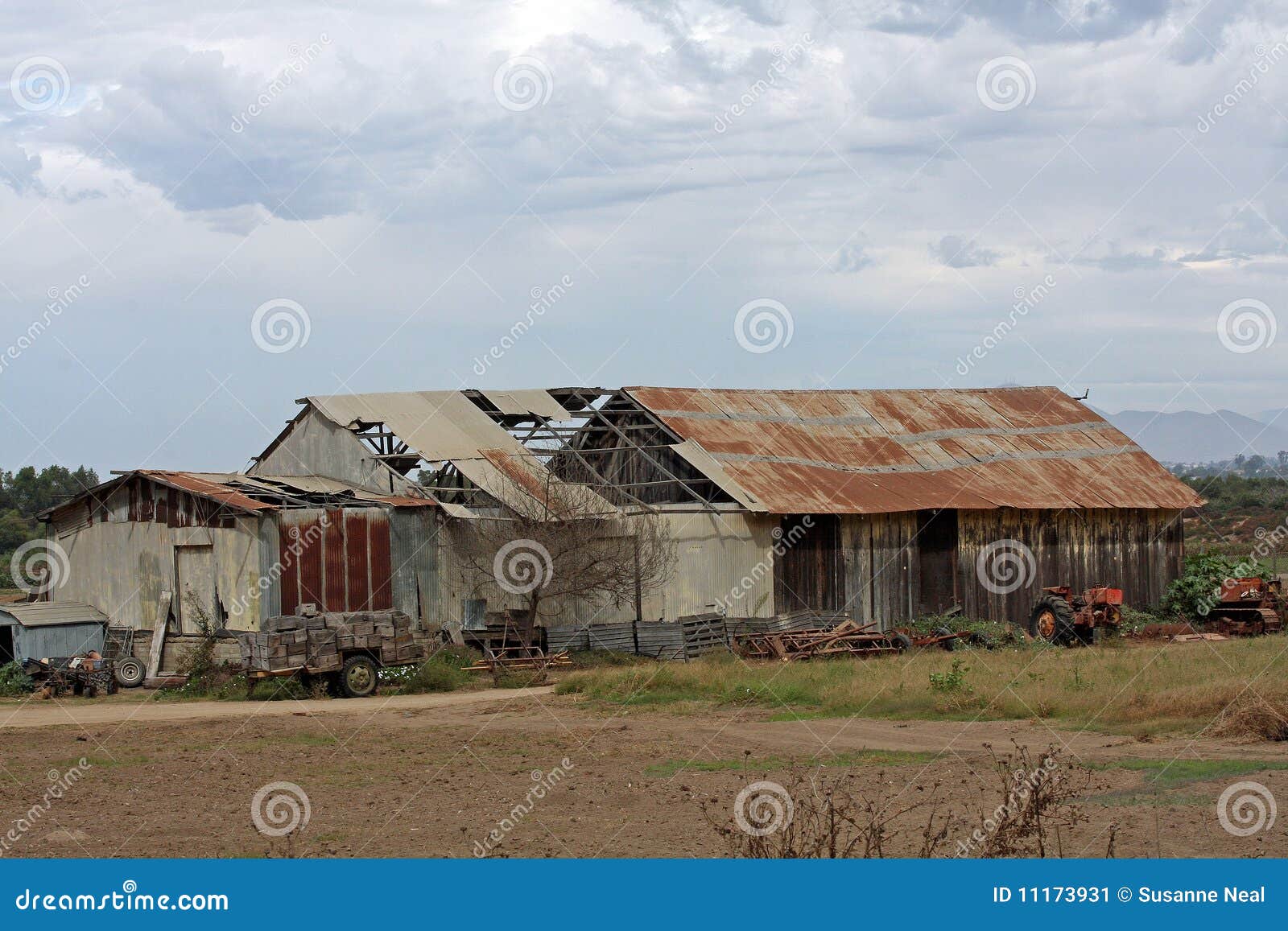 Dilapidated metal barn stock image. Image of clouds, equipment - 11173931
