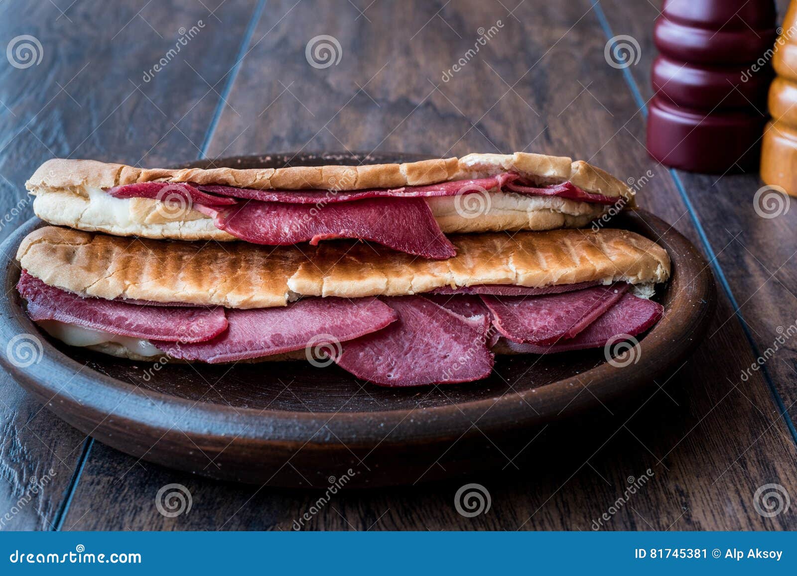 dilli kasarli / beef tongue sandwich