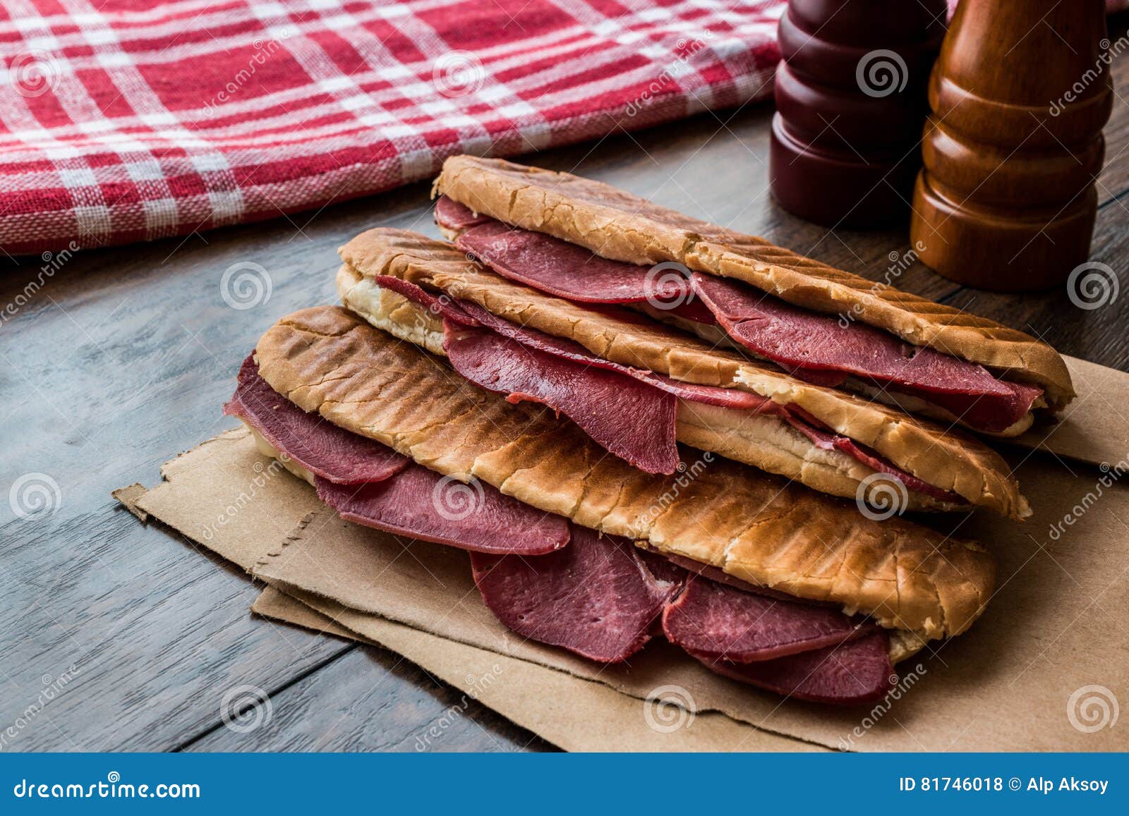 dilli kasarli / beef tongue sandwich