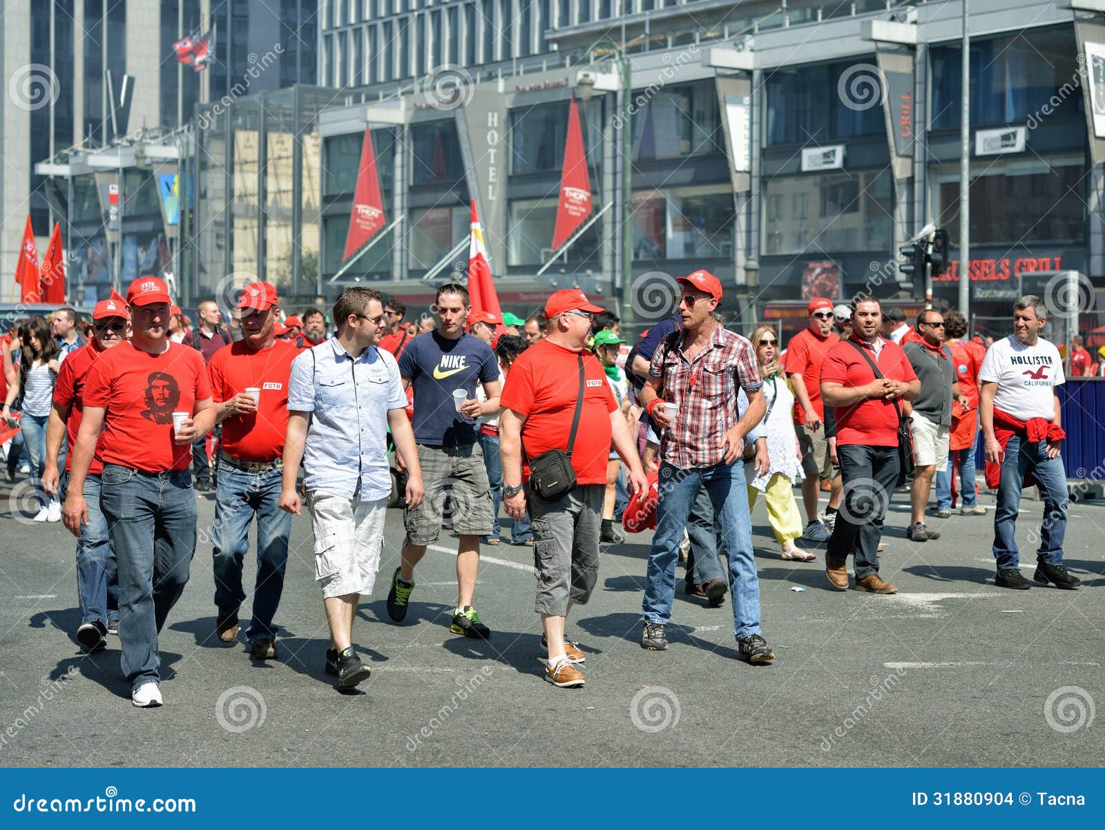 Dimostrazione contro le misure di austerità. La gente belga partecipa alla dimostrazione contro le misure e la richiesta di austerità dello stato uguale per gli impiegati e gli operai il 6 giugno 2013 a Bruxelles.