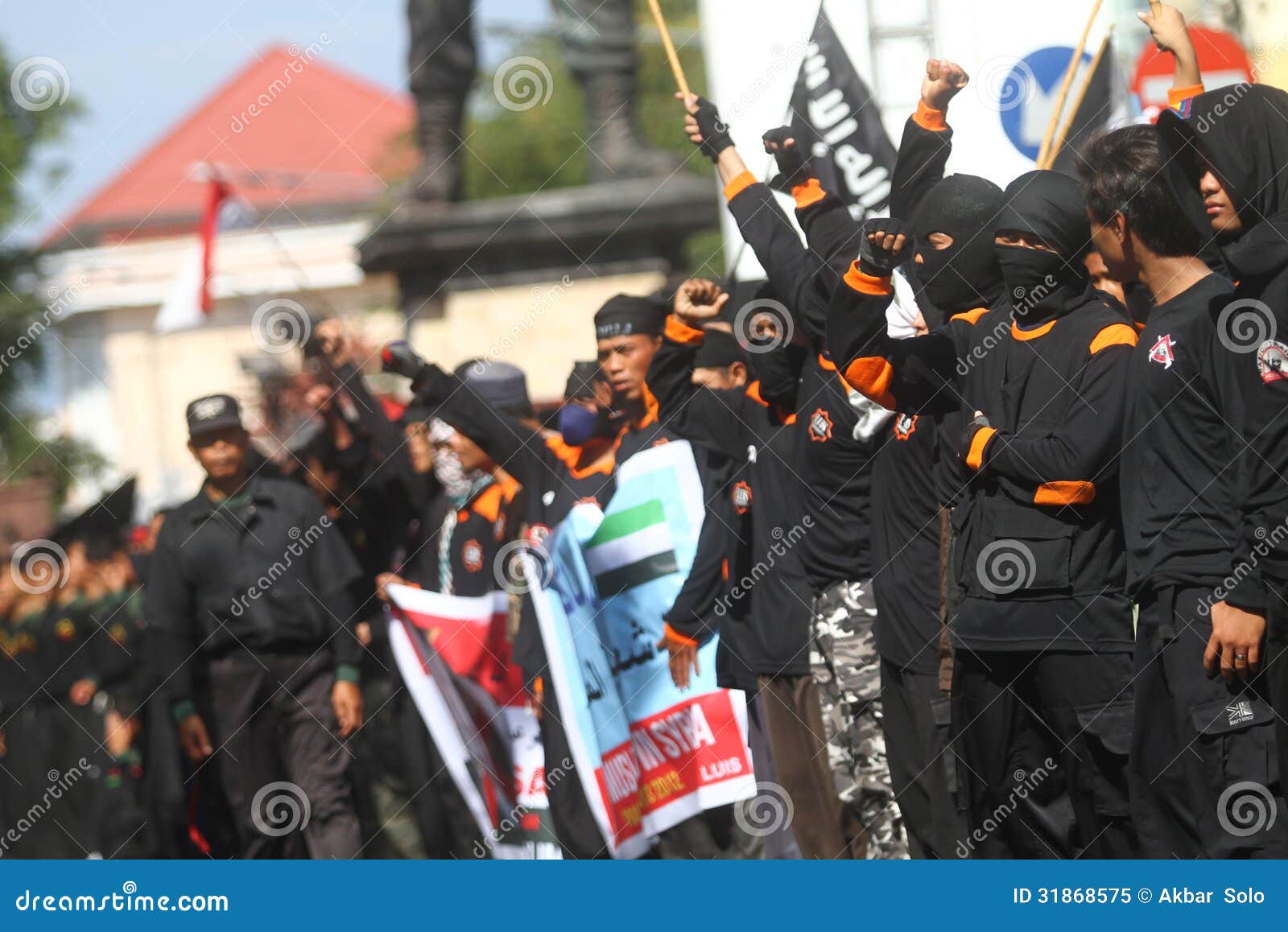 Dimostrazione della Siria. I dimostranti hanno tenuto una dimostrazione per sostenere la Siria dentro sola, Java centrale, Indonesia