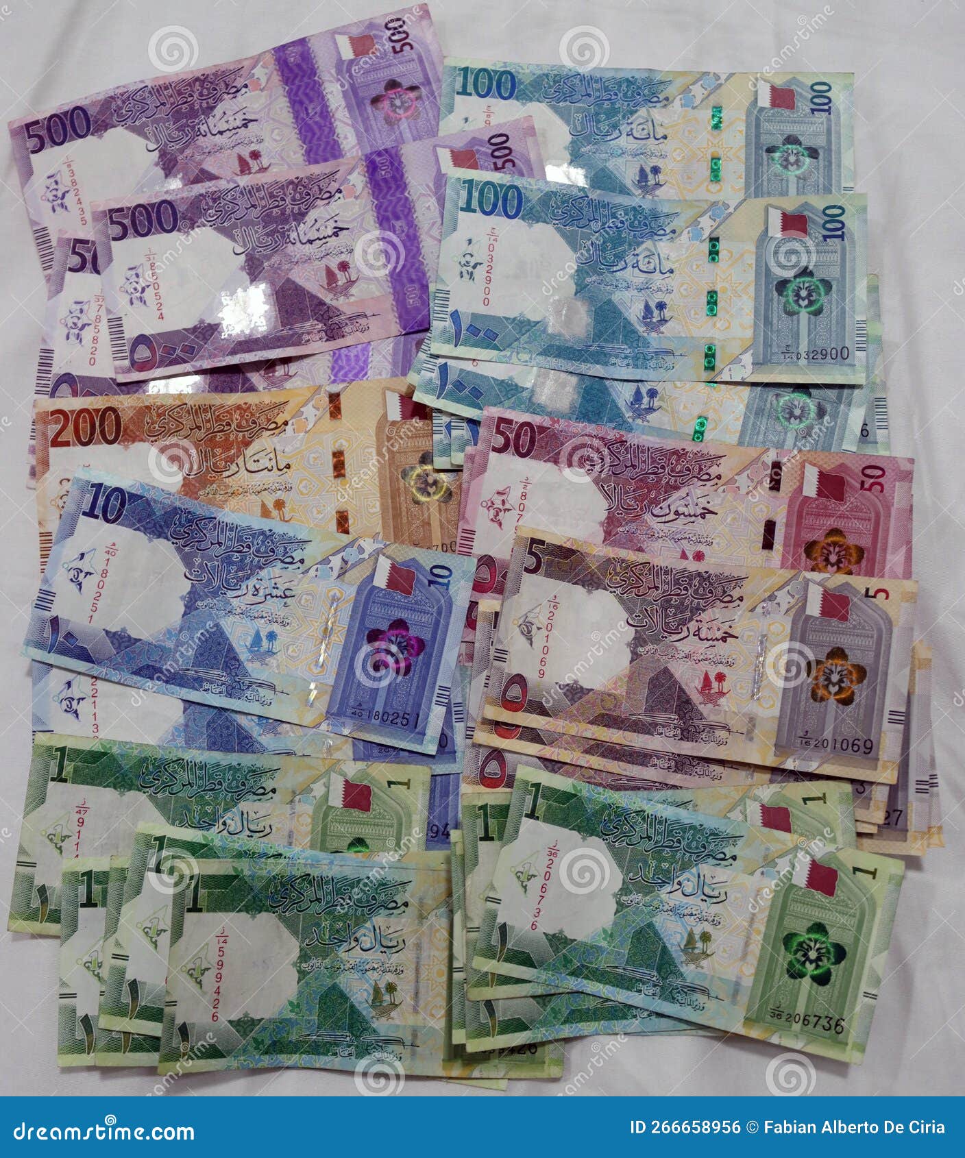 dinero en qatar.