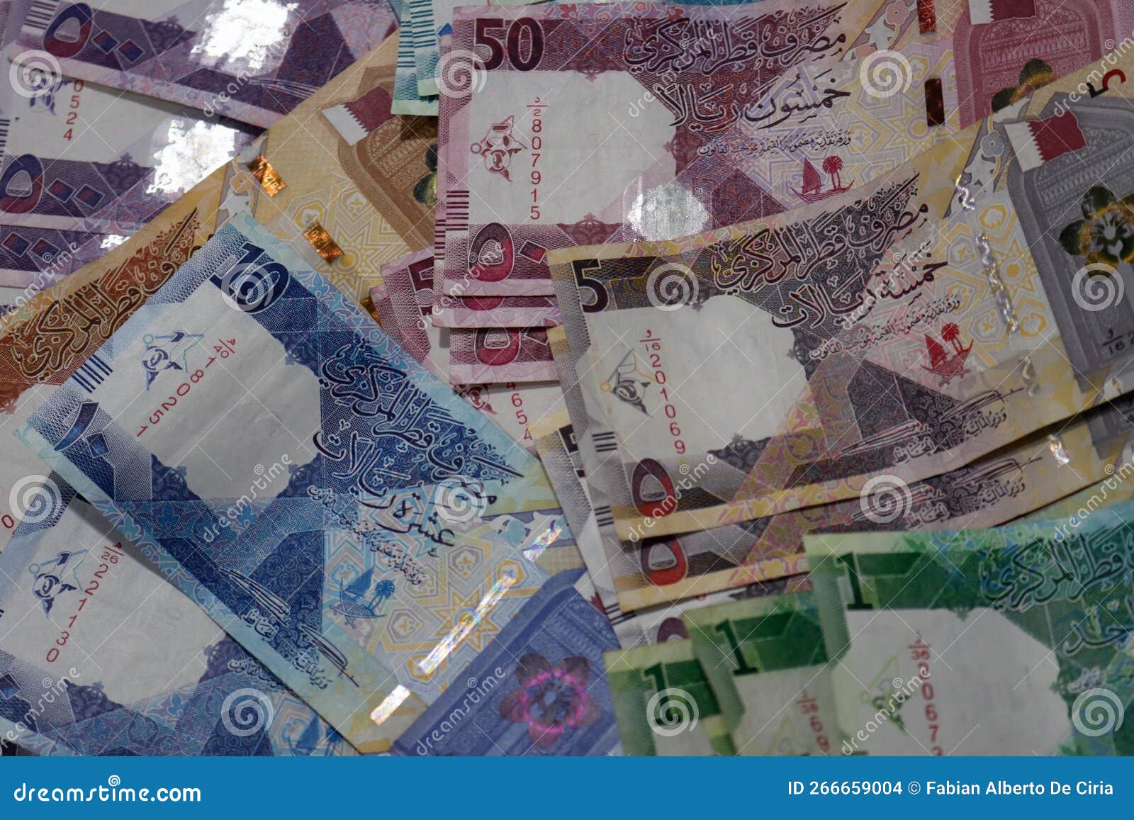 dinero en qatar.