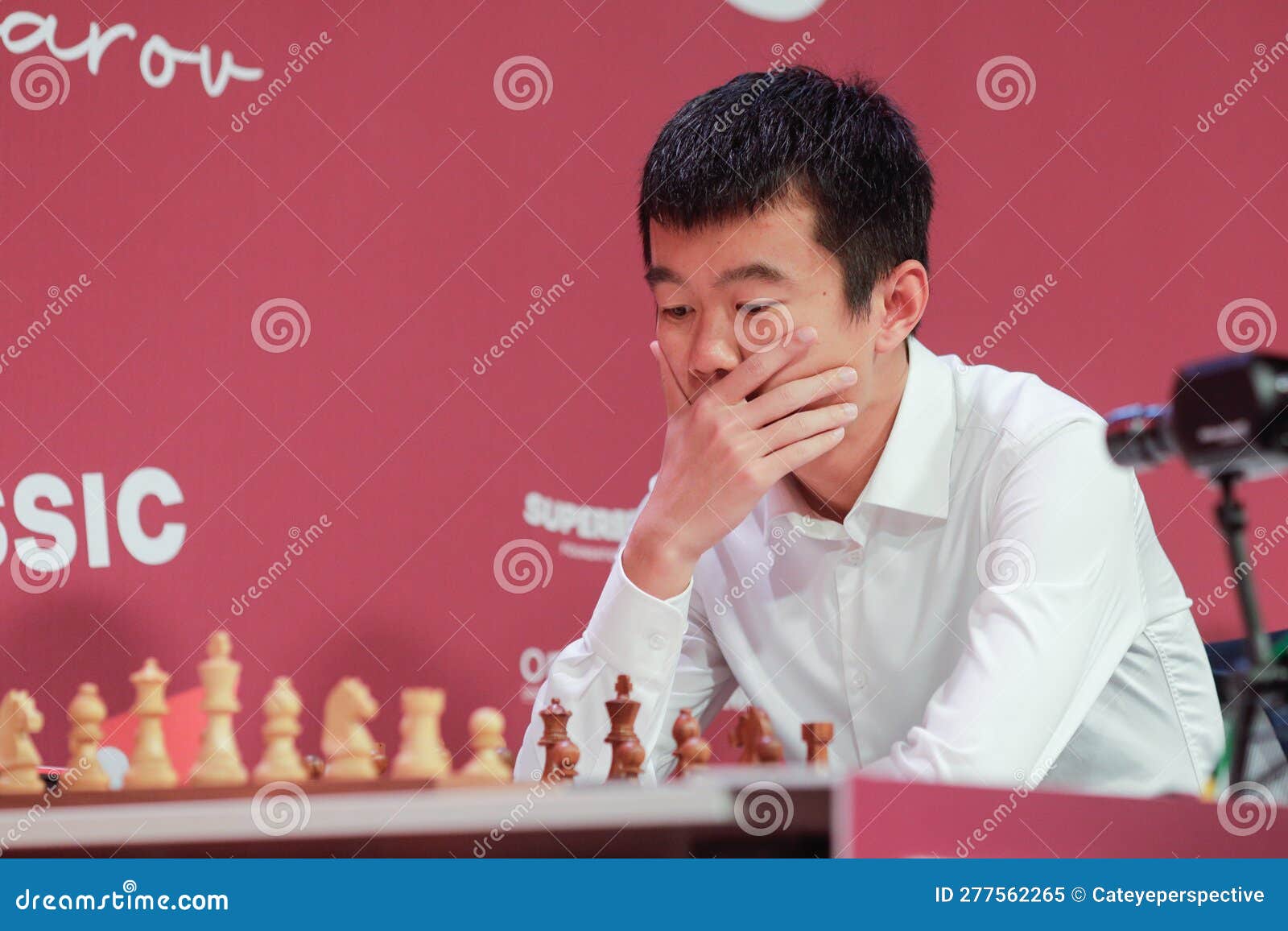 Ding Liren O Campeão Mundial De Xadrez Reinante Na Grande Turnê De