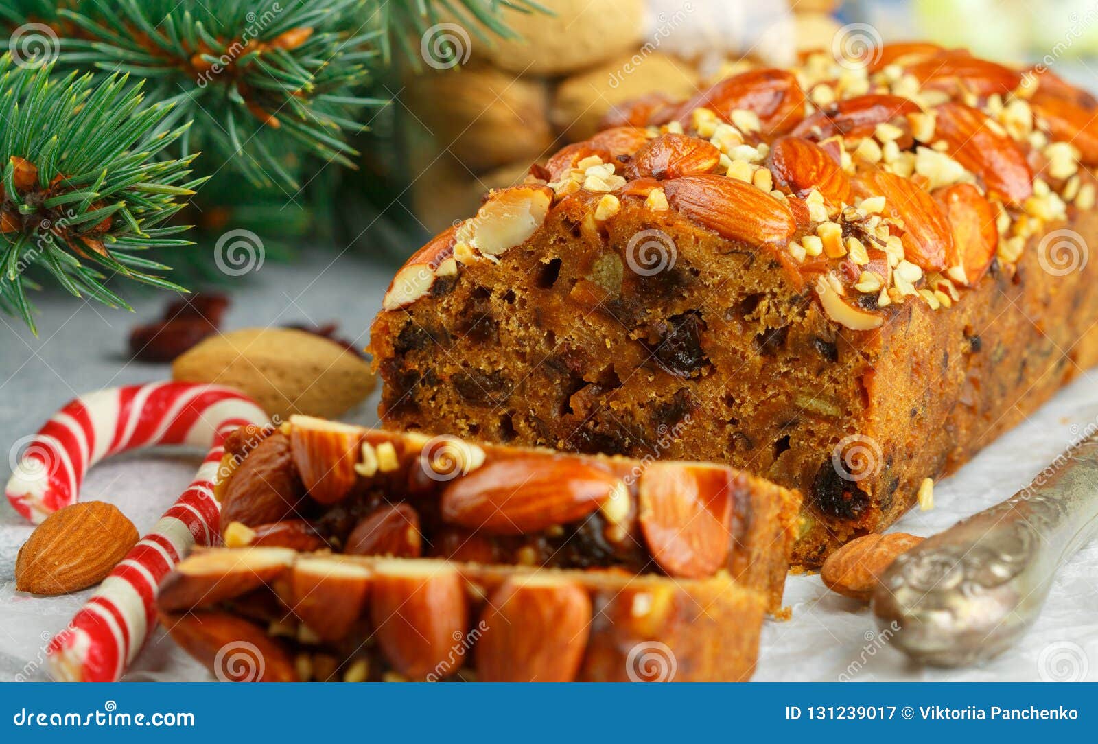 Dingue Gateau Traditionnel De Noel Avec Des Amandes Canneberges Seches Cannelle Cardamome Image Stock Image Du Decembre Neuf Dingue Gateau Traditionnel De Noel Avec Des Amandes Canneberges Seches Cannelle Cardamome Image Stock Image Du Decembre Neuf