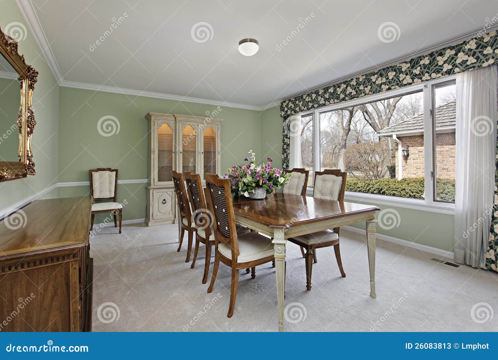 lime green walls dining room