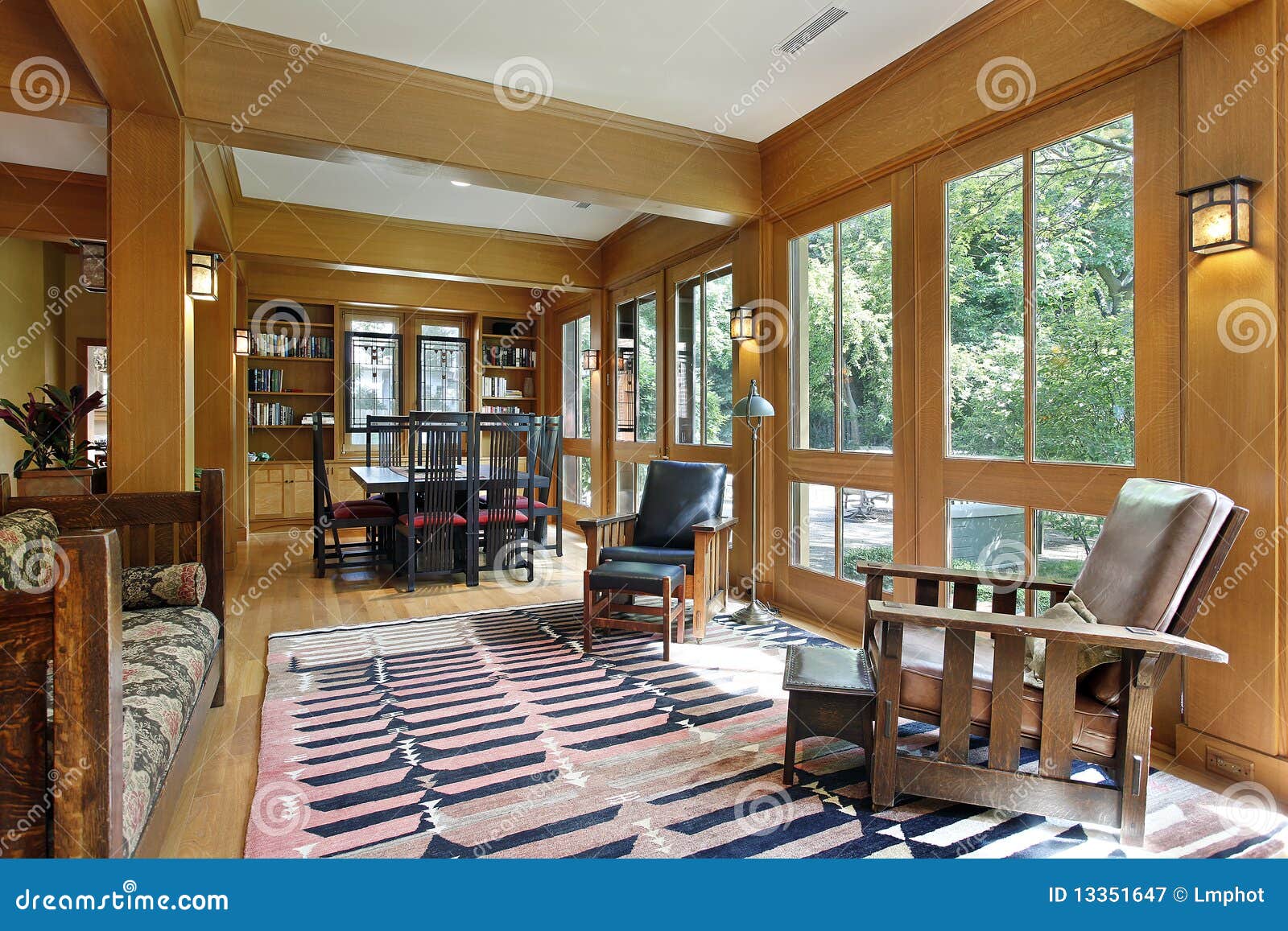 Dining Room With Wood Trim Royalty Free Stock Photography 
