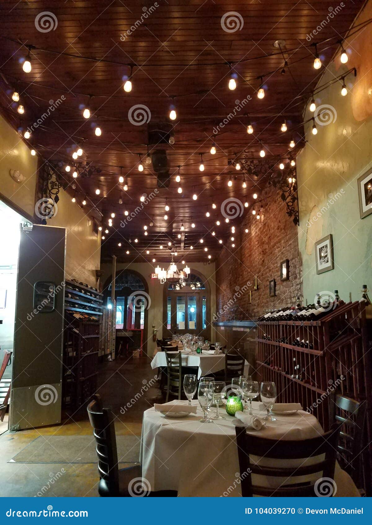 Dinner in New Orleans editorial image. Image of orleans 104039270