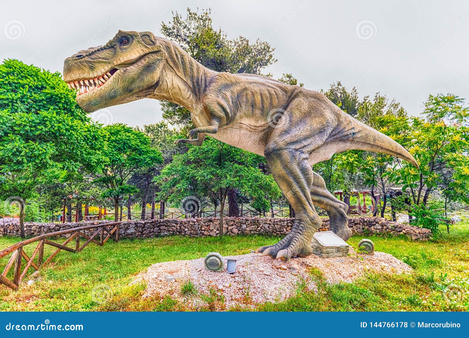 Répteis Arco-Íris, 2 HORA de Parque do T-REX