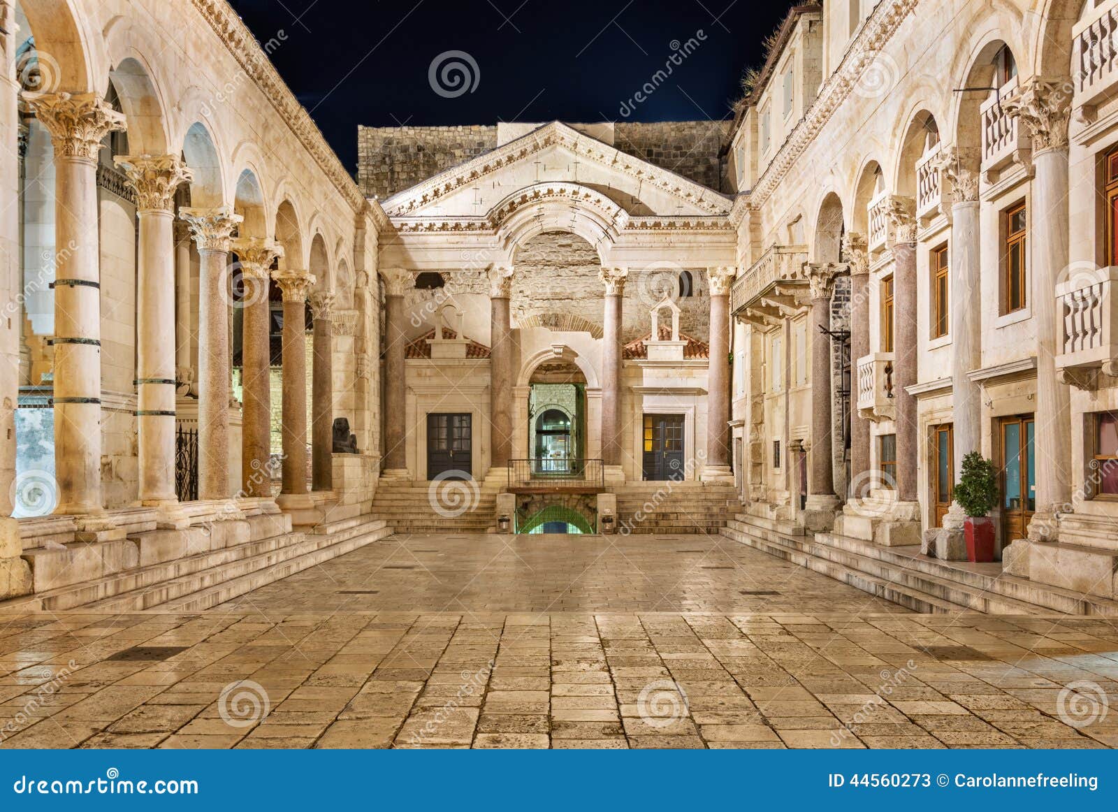 diocletian palace at night