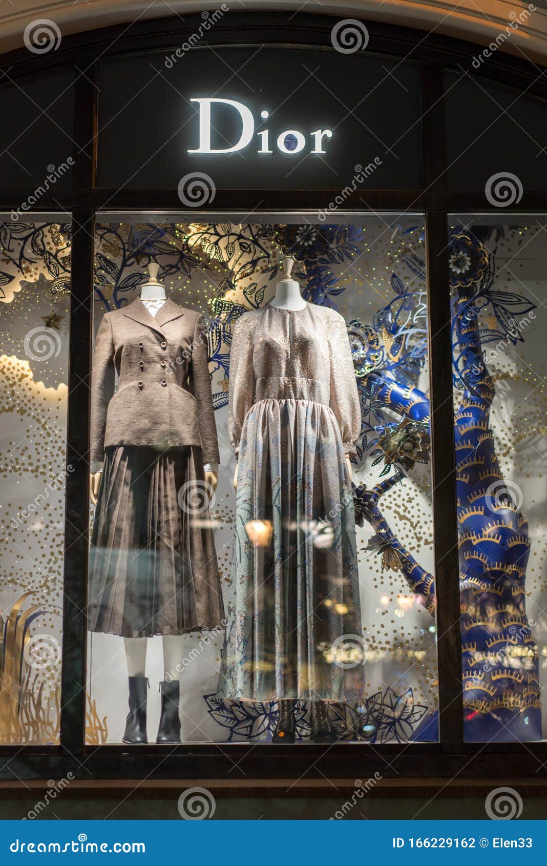 Dior Storefront with Womens Clothes Editorial Photography - Image of ...