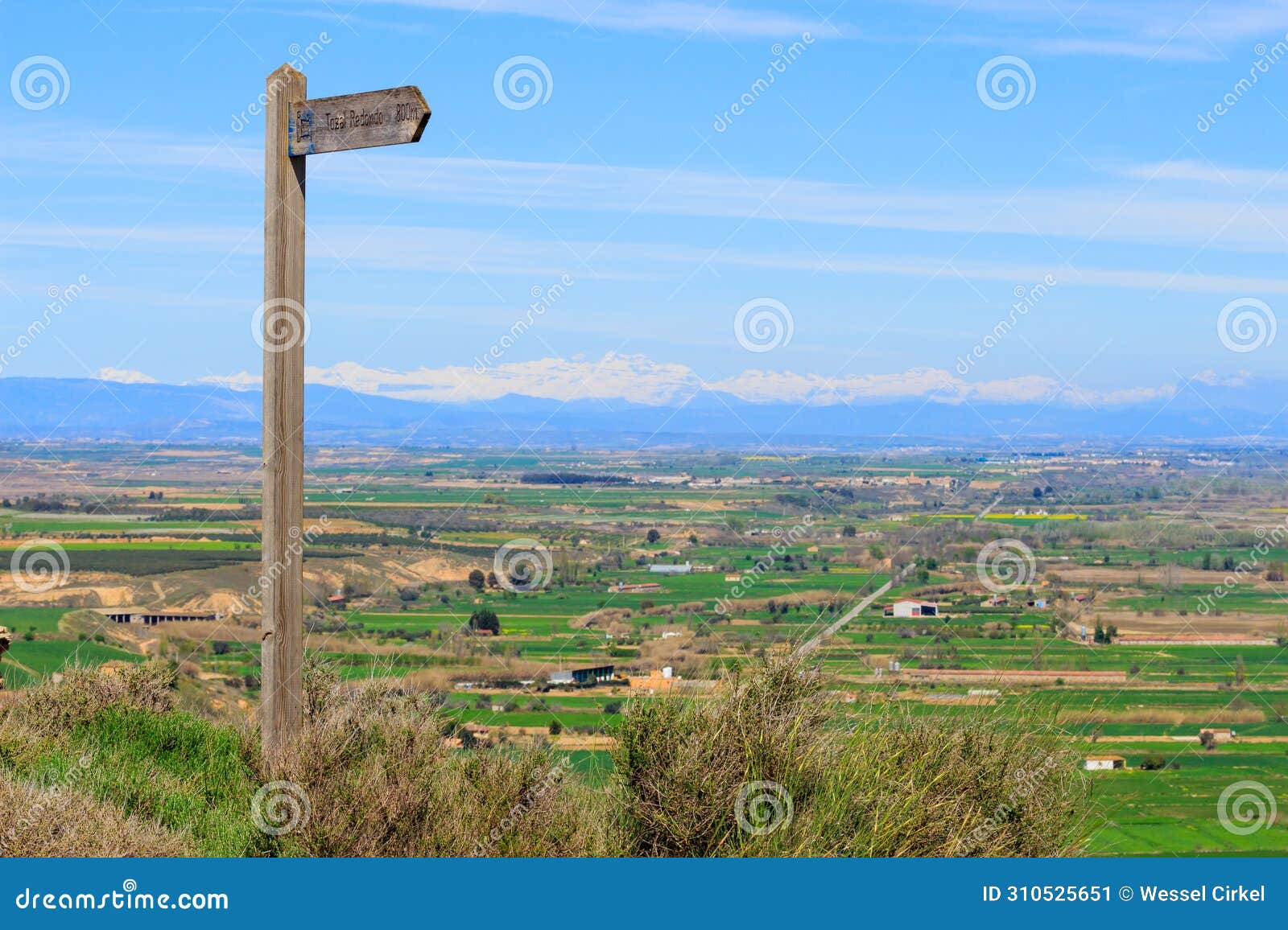 direction sign to observation platform tozal redondo near albalate de cinca, spain