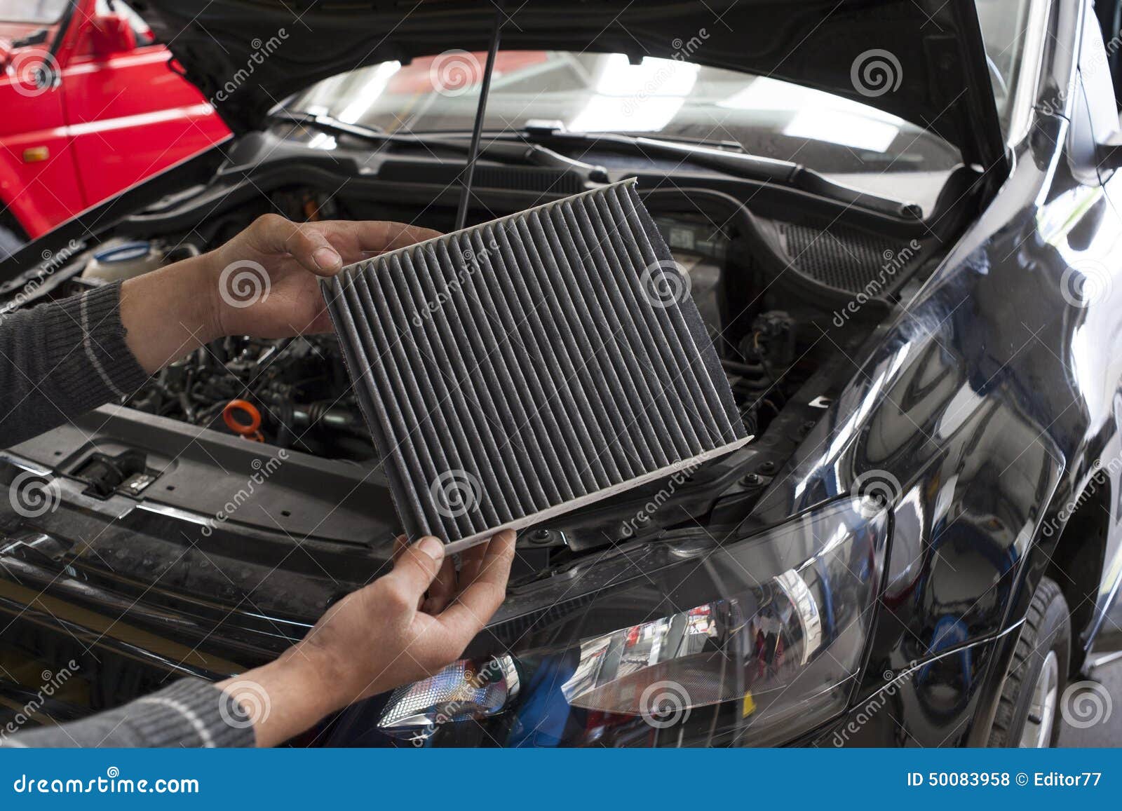 https://thumbs.dreamstime.com/z/dirty-car-pollen-filter-used-automotive-worker-hand-against-blurred-inside-service-50083958.jpg