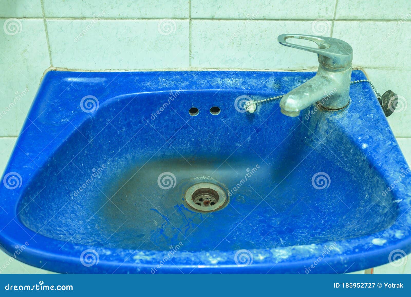 Dirty sinks stock image. Image of chrome, grunge, broken 185952727